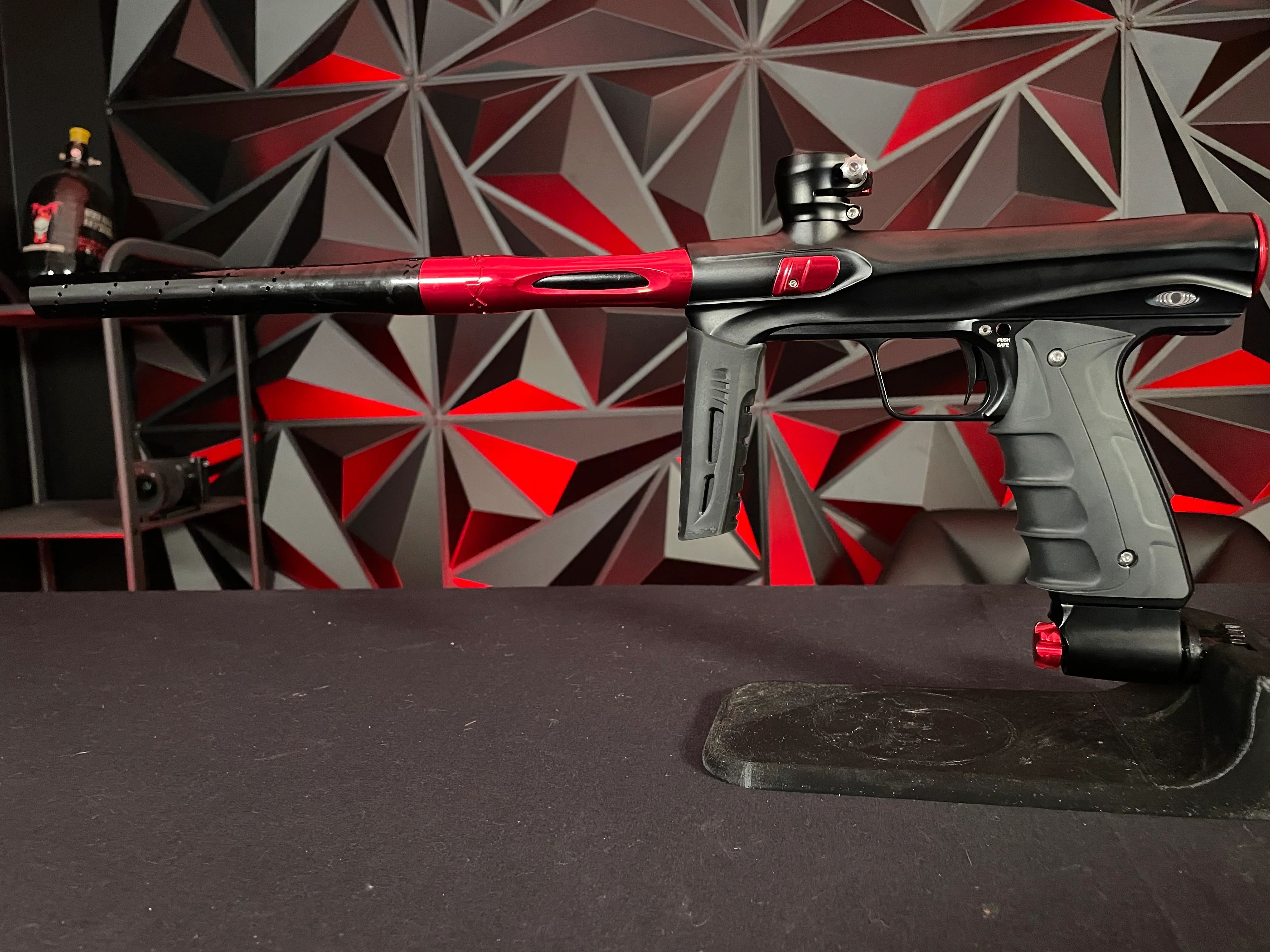 Used Shocker CVO Paintball Gun - Dust Black/Polished Red - Image 6