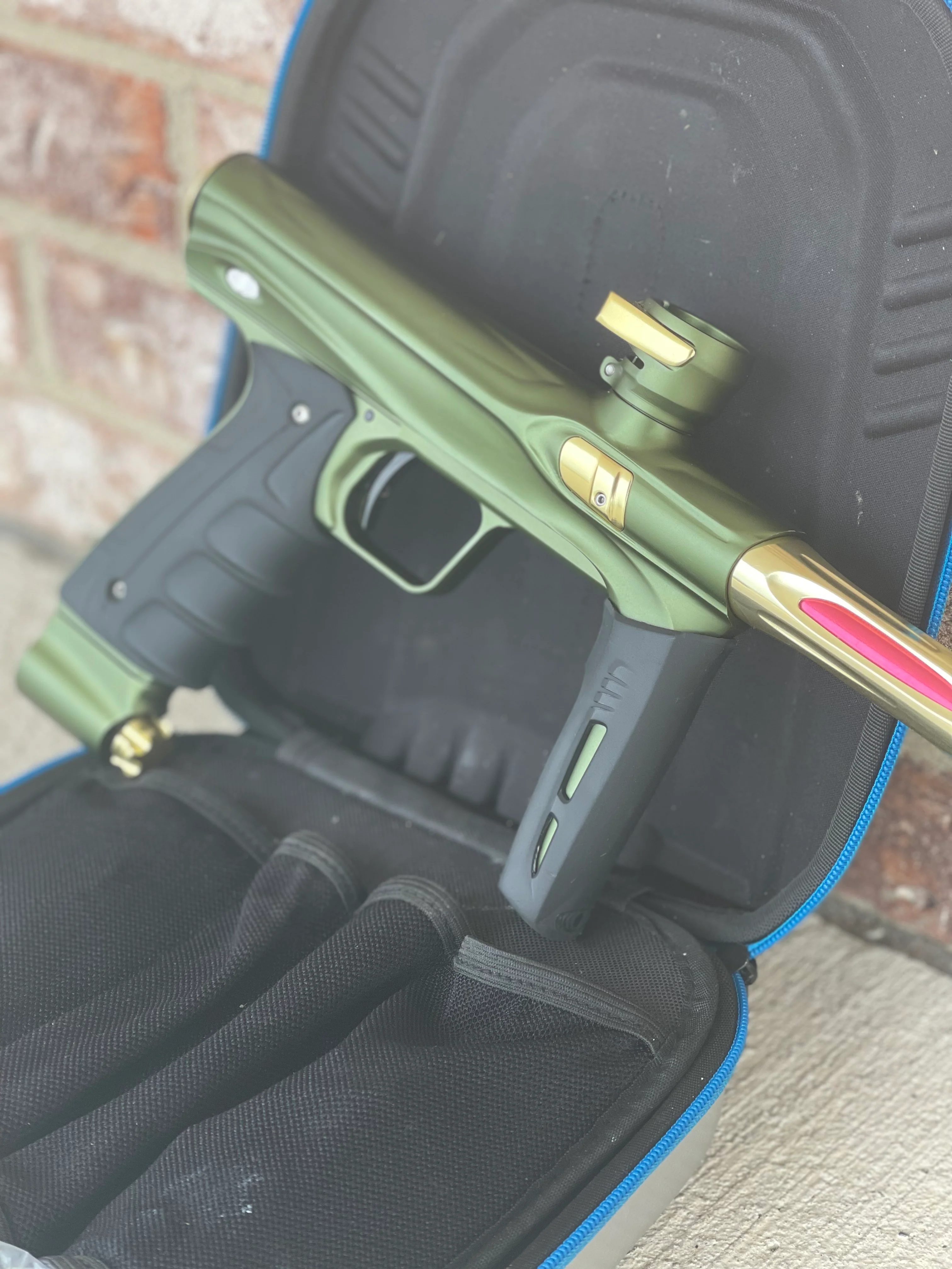 Used Shocker CVO Paintball Gun - Dust Olive/Polished Gold - Image 2
