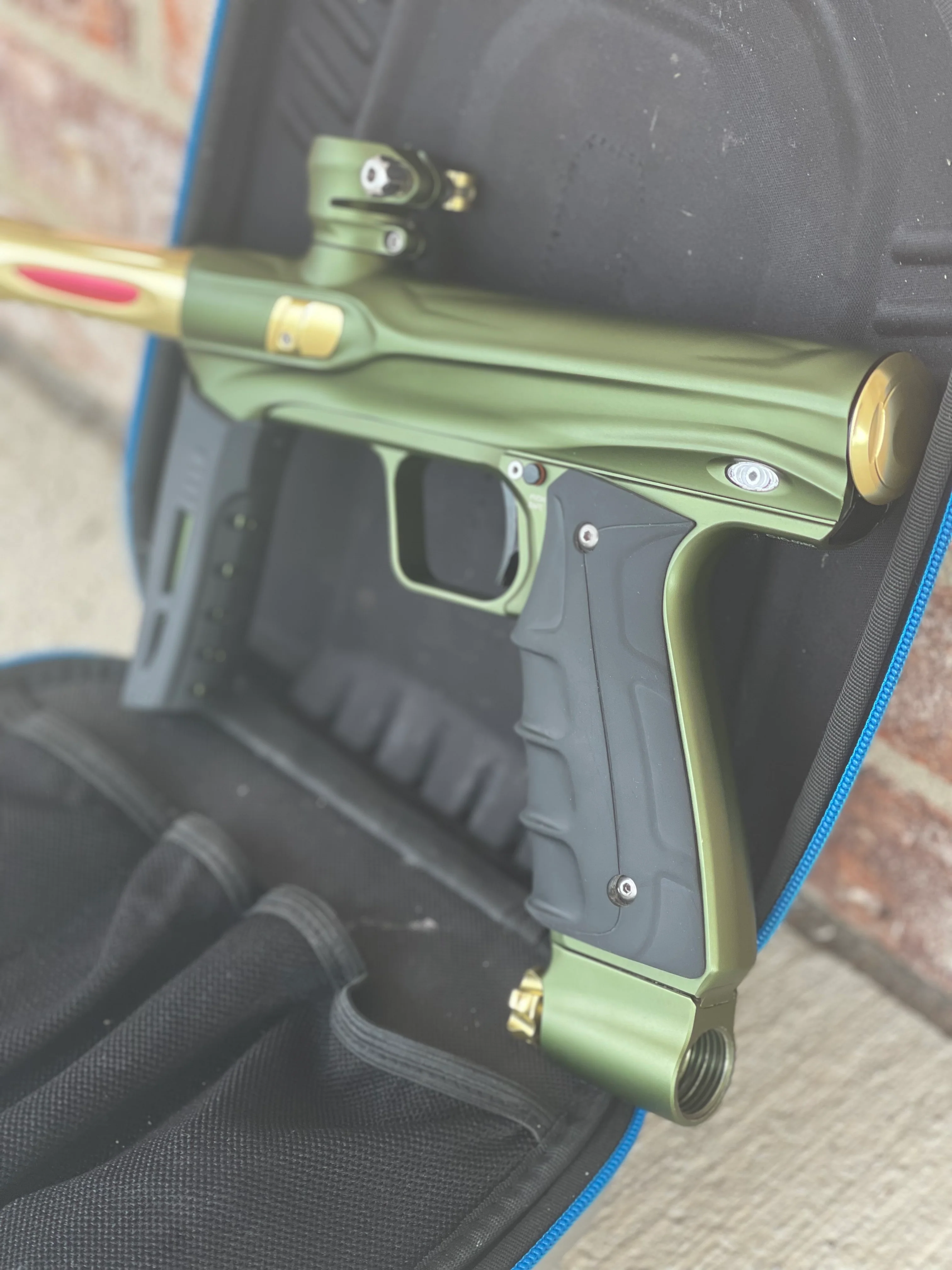 Used Shocker CVO Paintball Gun - Dust Olive/Polished Gold - Image 3