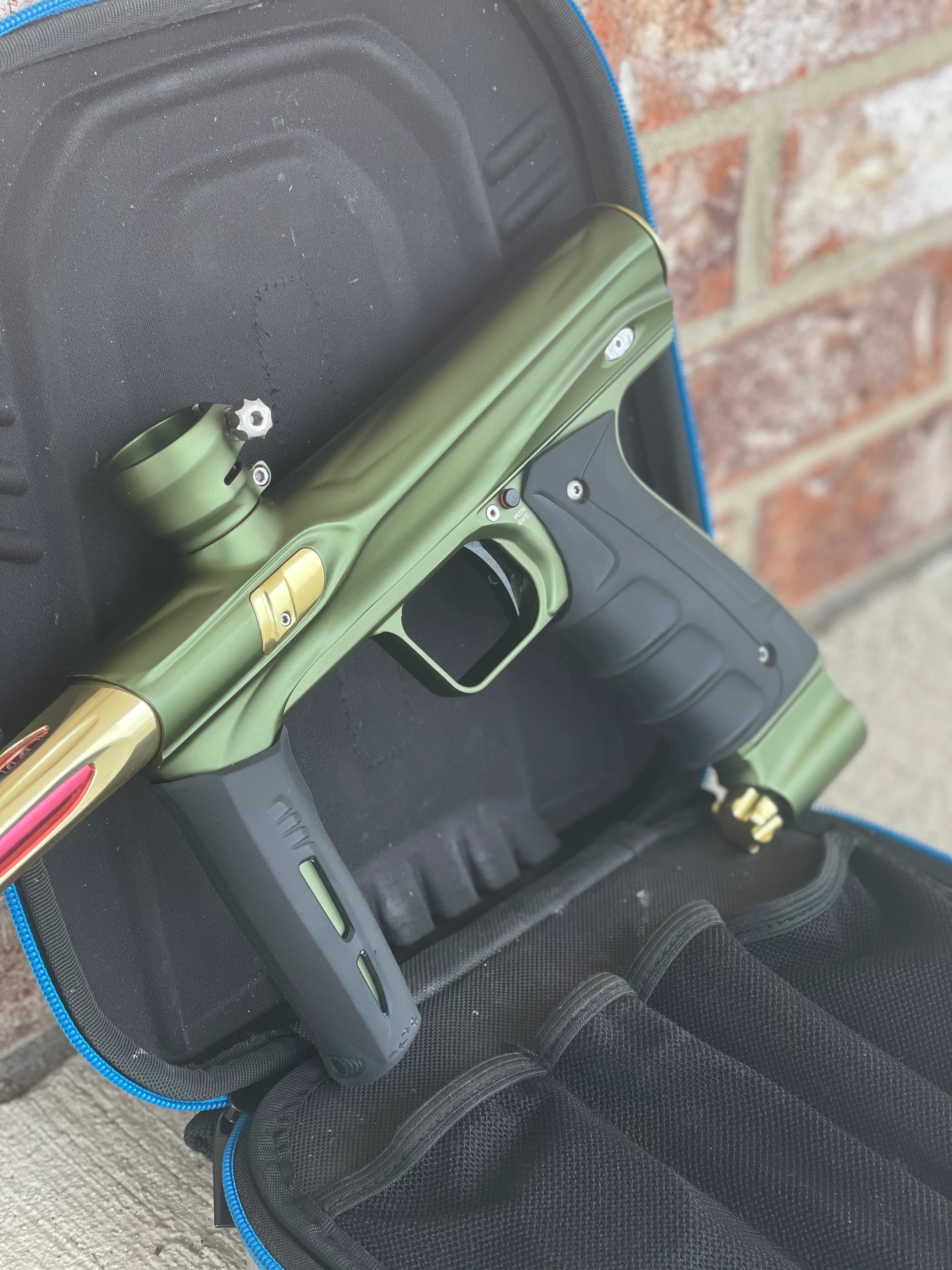 Used Shocker CVO Paintball Gun - Dust Olive/Polished Gold - Image 4