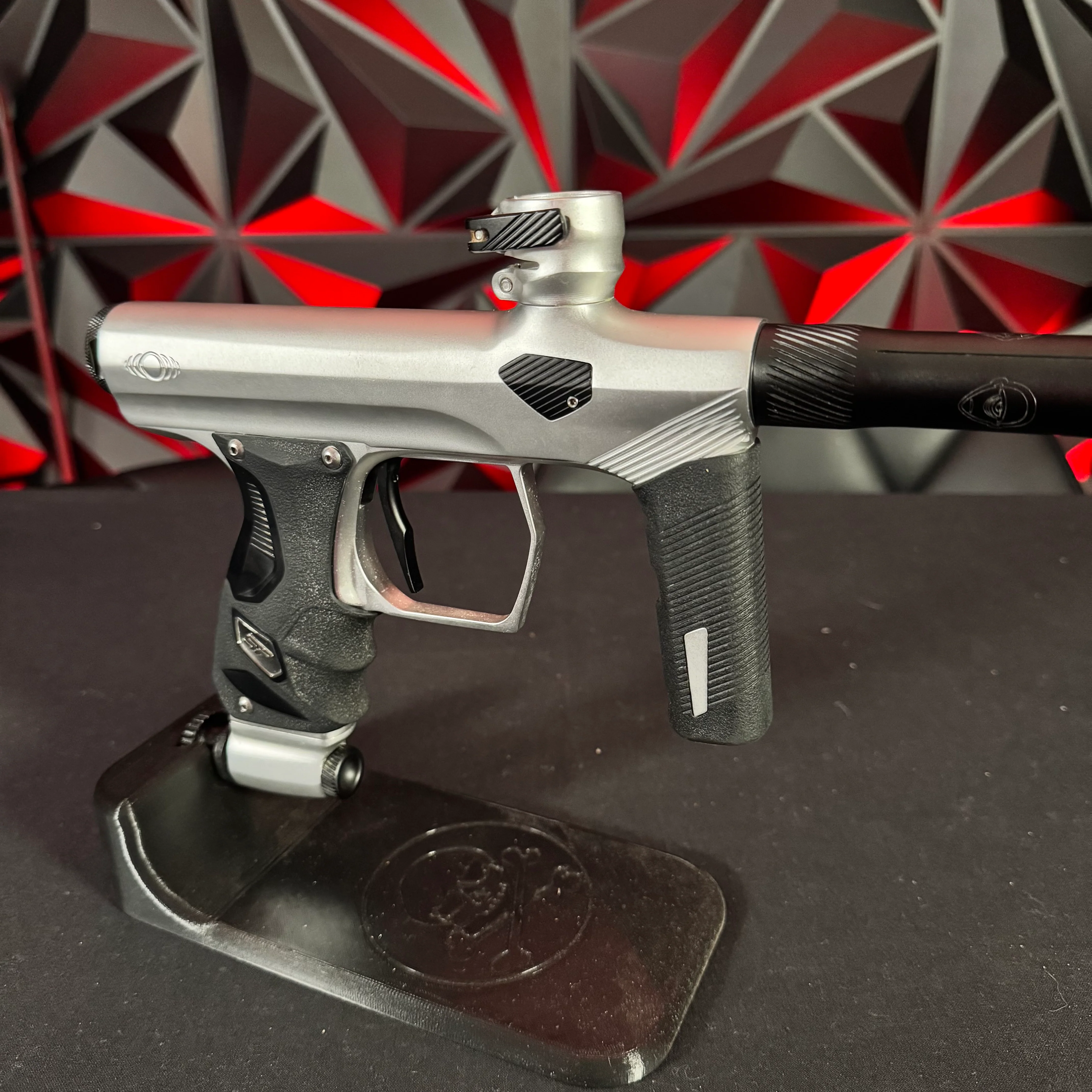Used Shocker ERA Paintball Gun - Dust White/Dust Black - Image 4