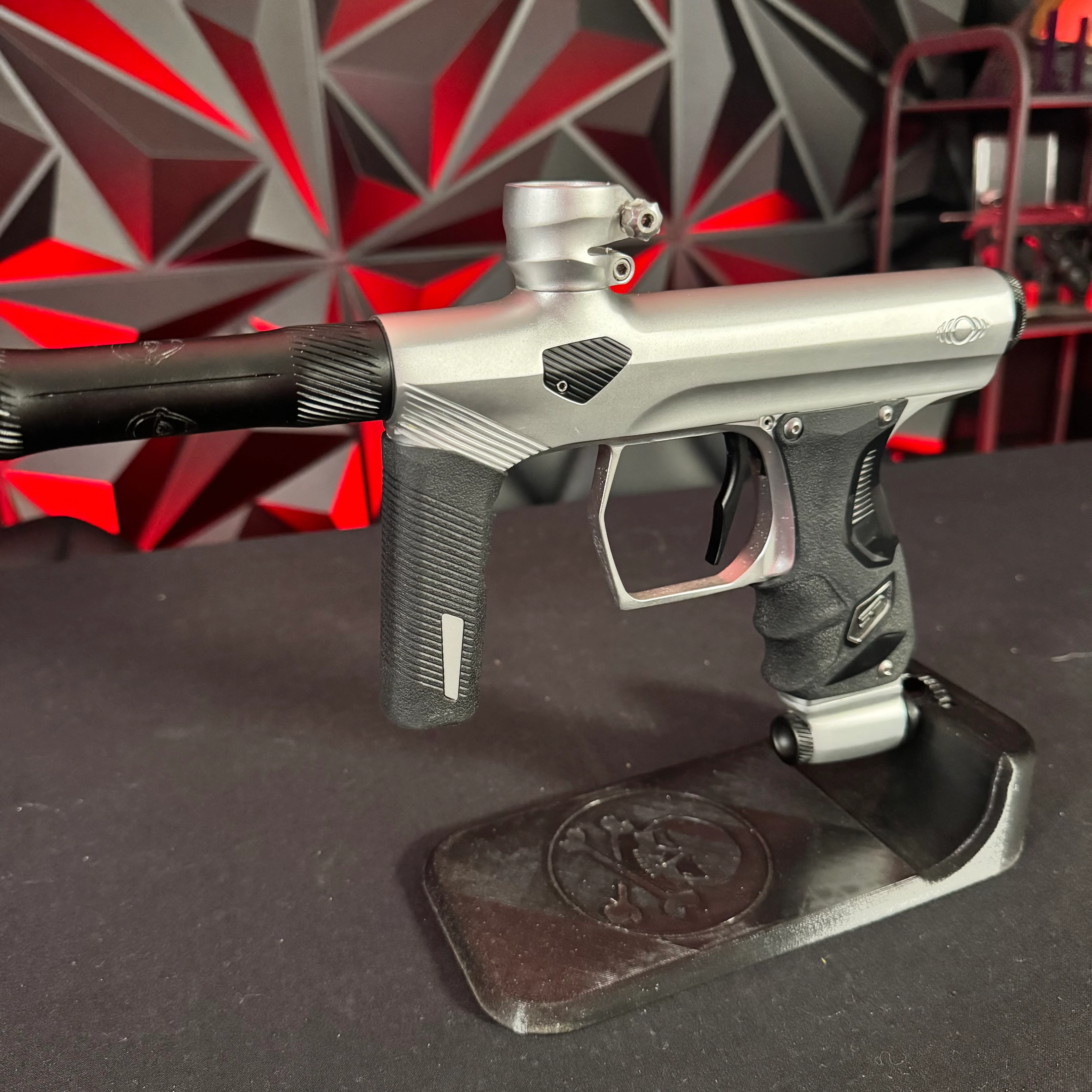 Used Shocker ERA Paintball Gun - Dust White/Dust Black - Image 5