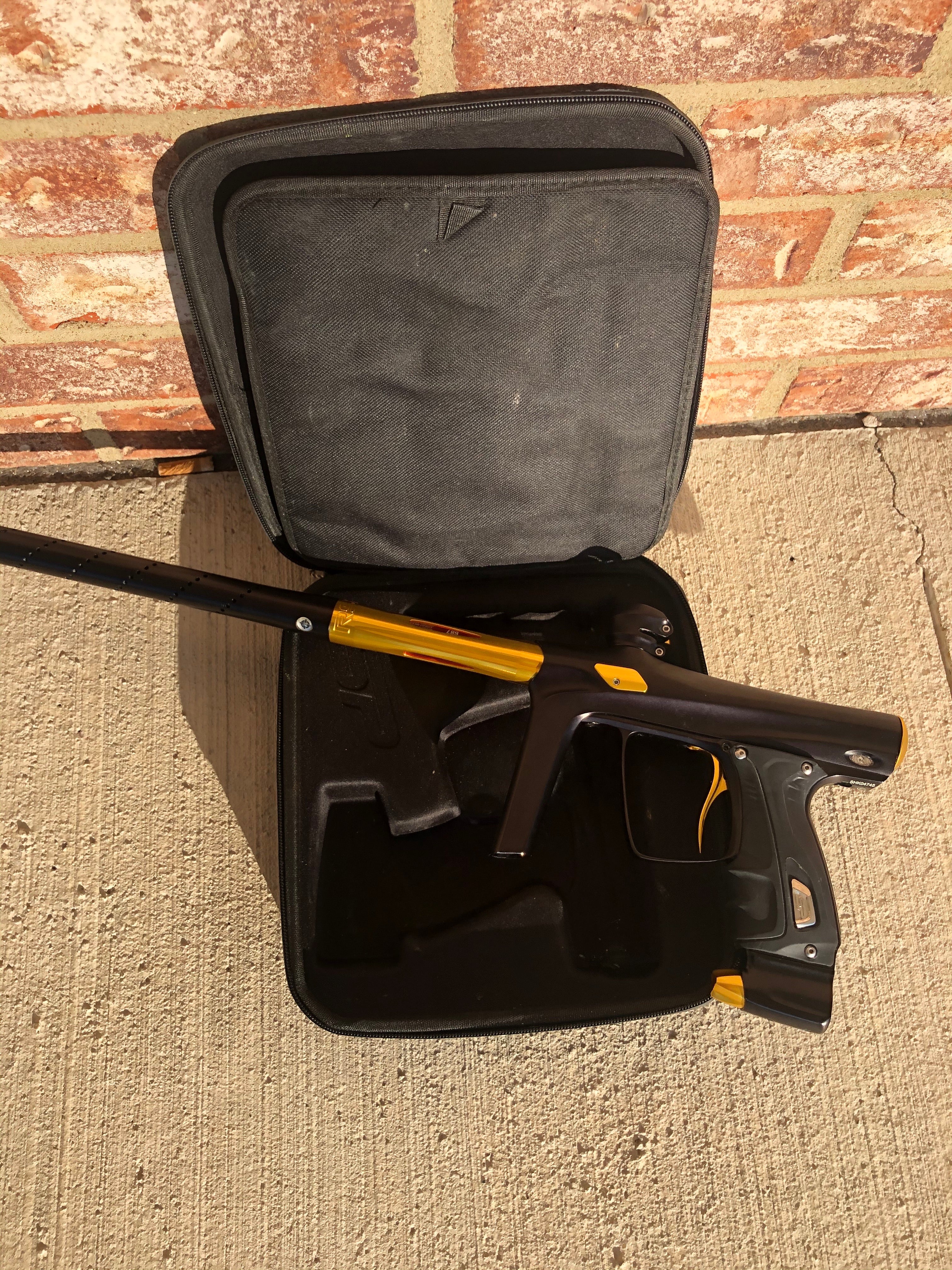 Used Shocker RSX Paintball Gun - Dust Black/Polished Gold - Image 2