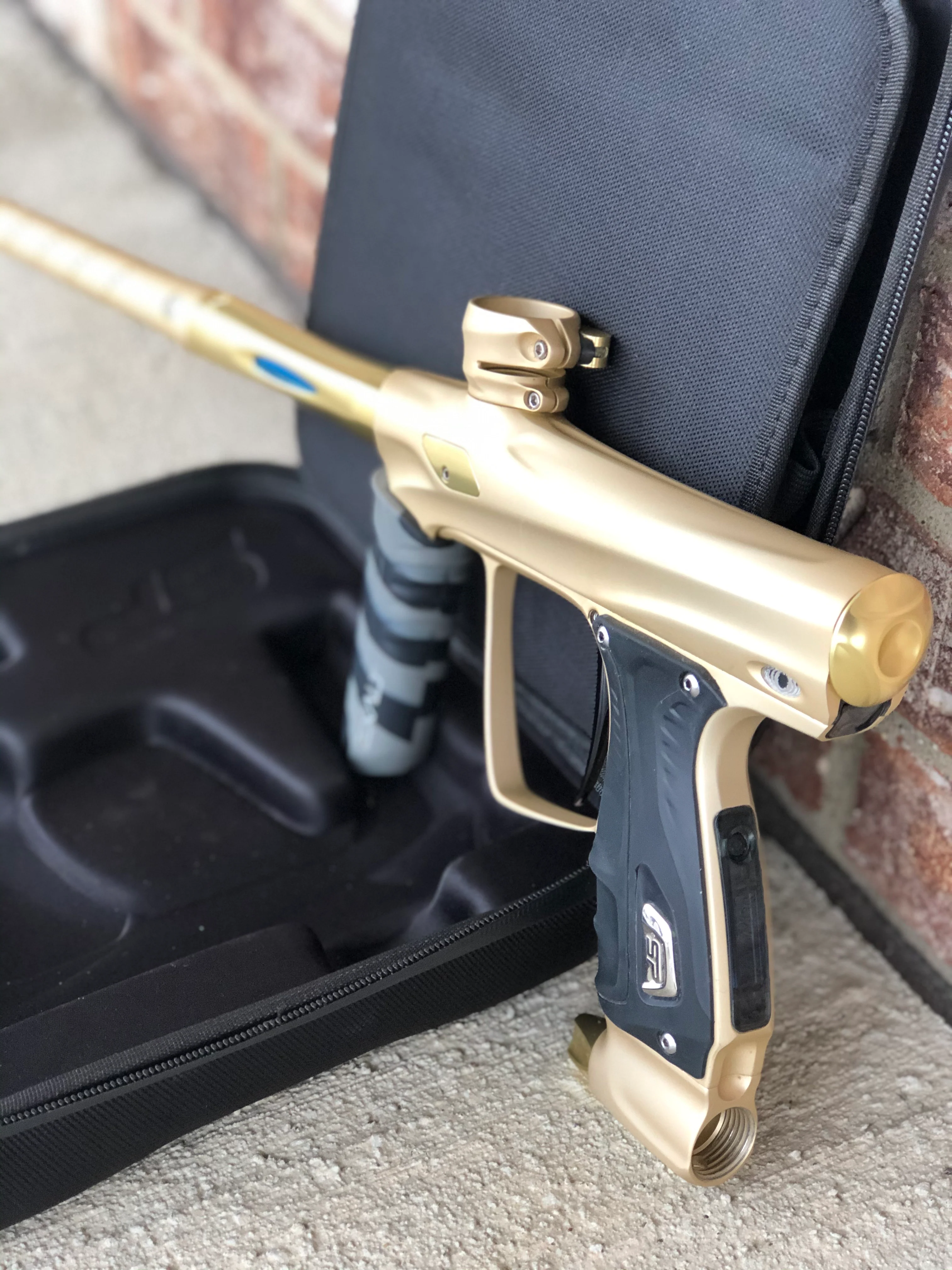Used Shocker RSX Paintball Gun - Dust Sandstone w/ Gold Accents - Image 3