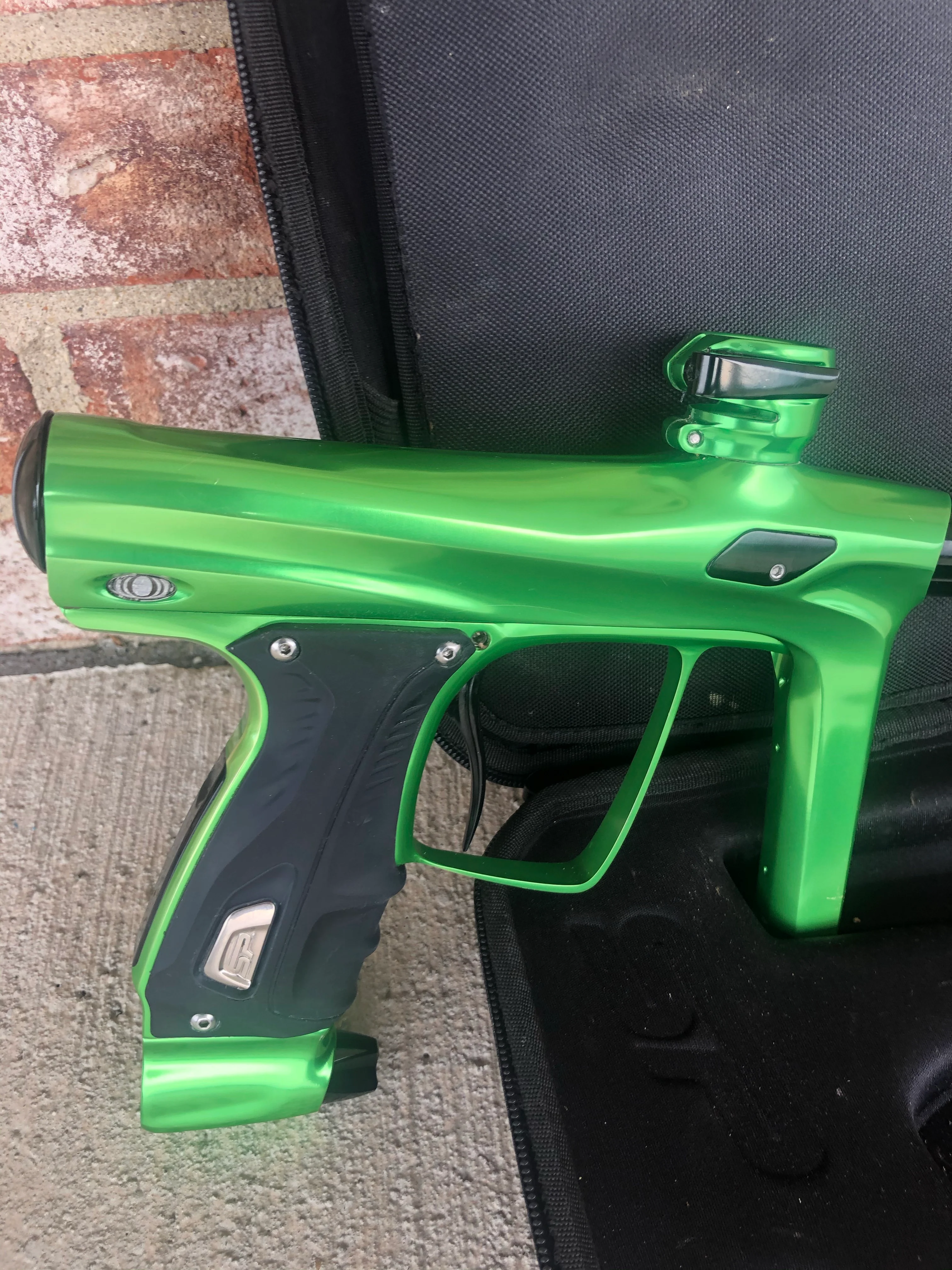 Used Shocker RSX Paintball Gun - Gloss Lime - Image 3