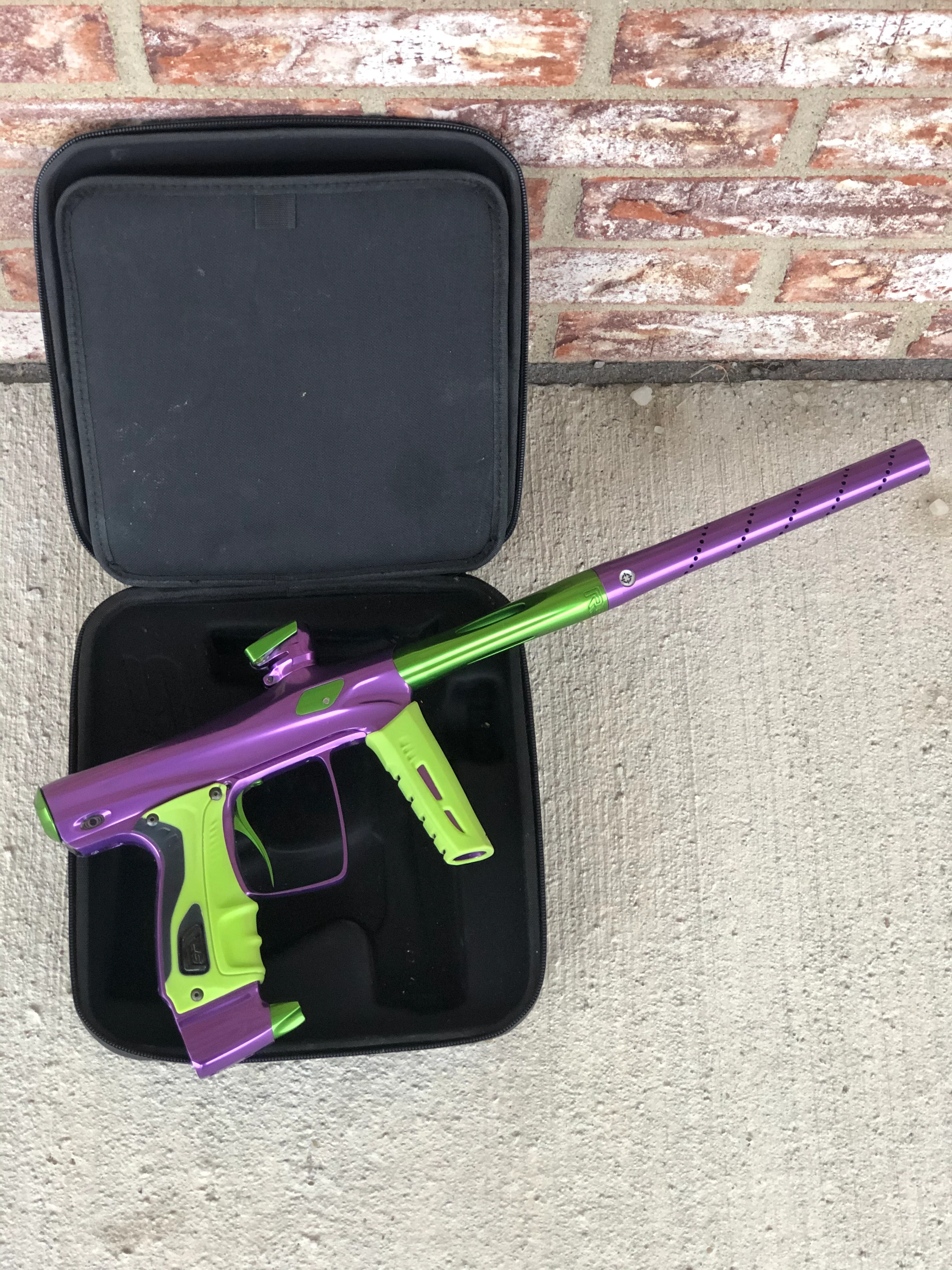 Used Shocker RSX Paintball Gun - Gloss Purple w/ Lime - Image 3