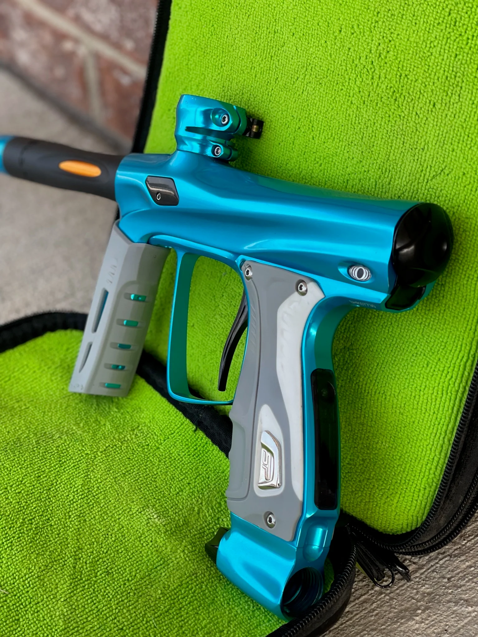 Used Shocker RSX Paintball Gun - Gloss Teal - Image 2