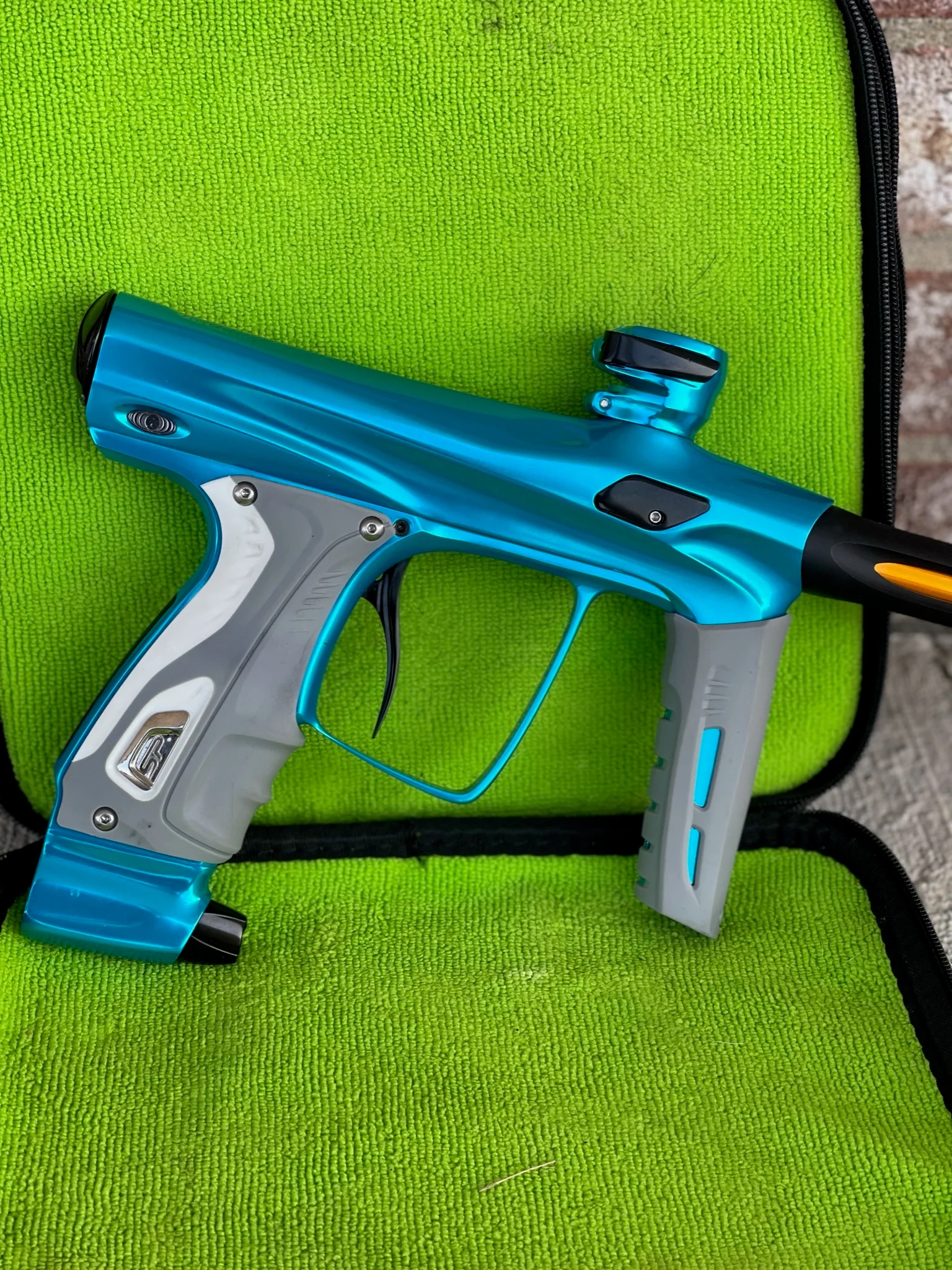 Used Shocker RSX Paintball Gun - Gloss Teal - Image 3