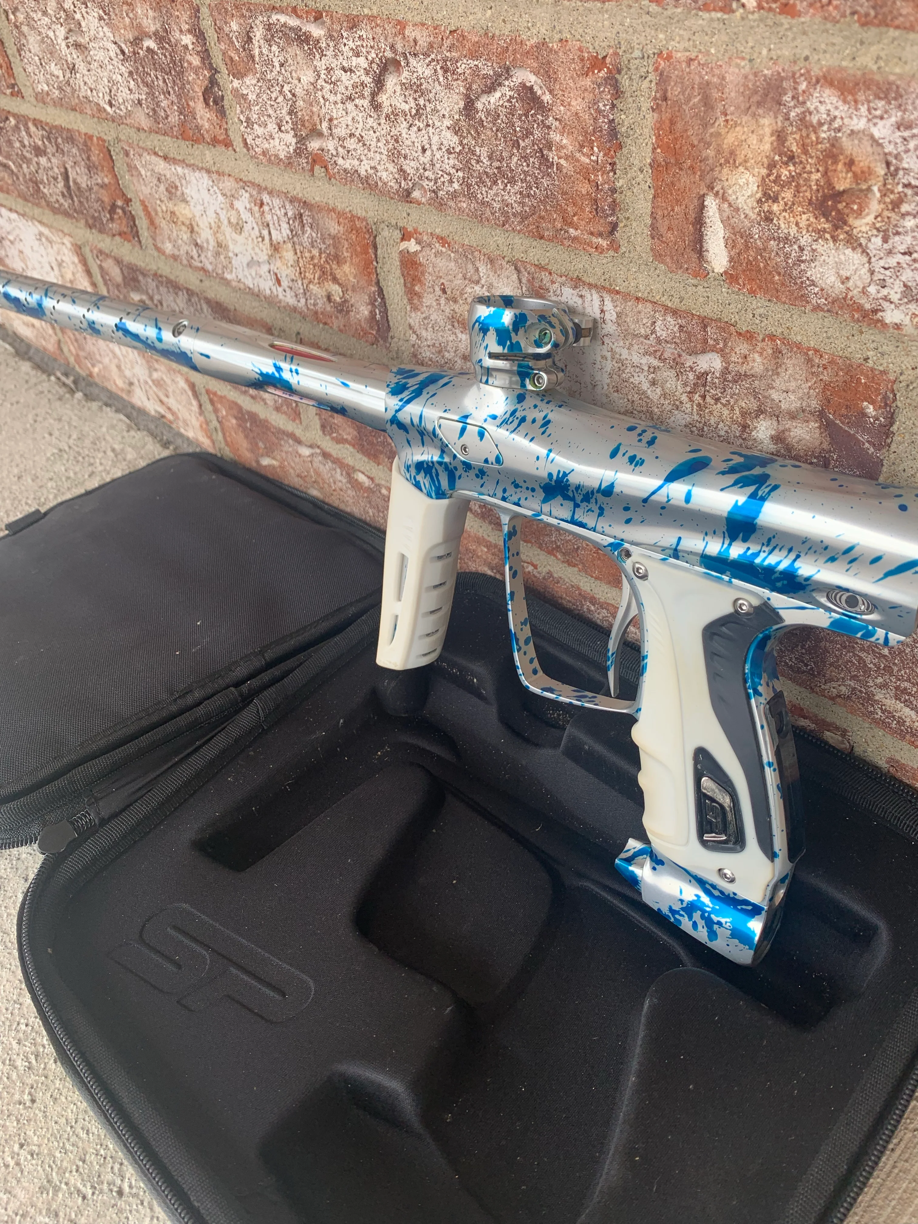 Used Shocker RSX Paintball Marker - Silver/Blue Splash - Image 2