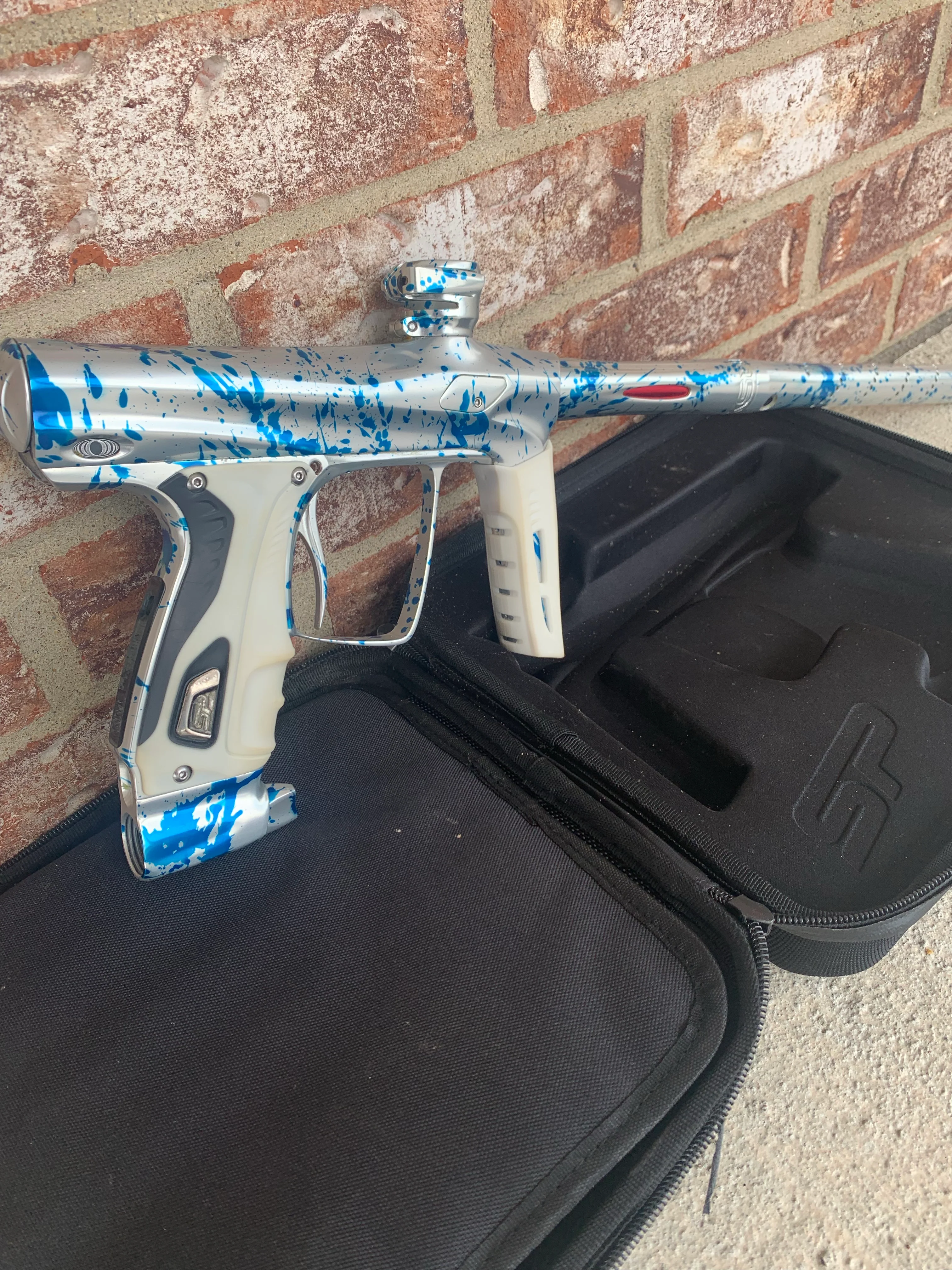 Used Shocker RSX Paintball Marker - Silver/Blue Splash - Image 4