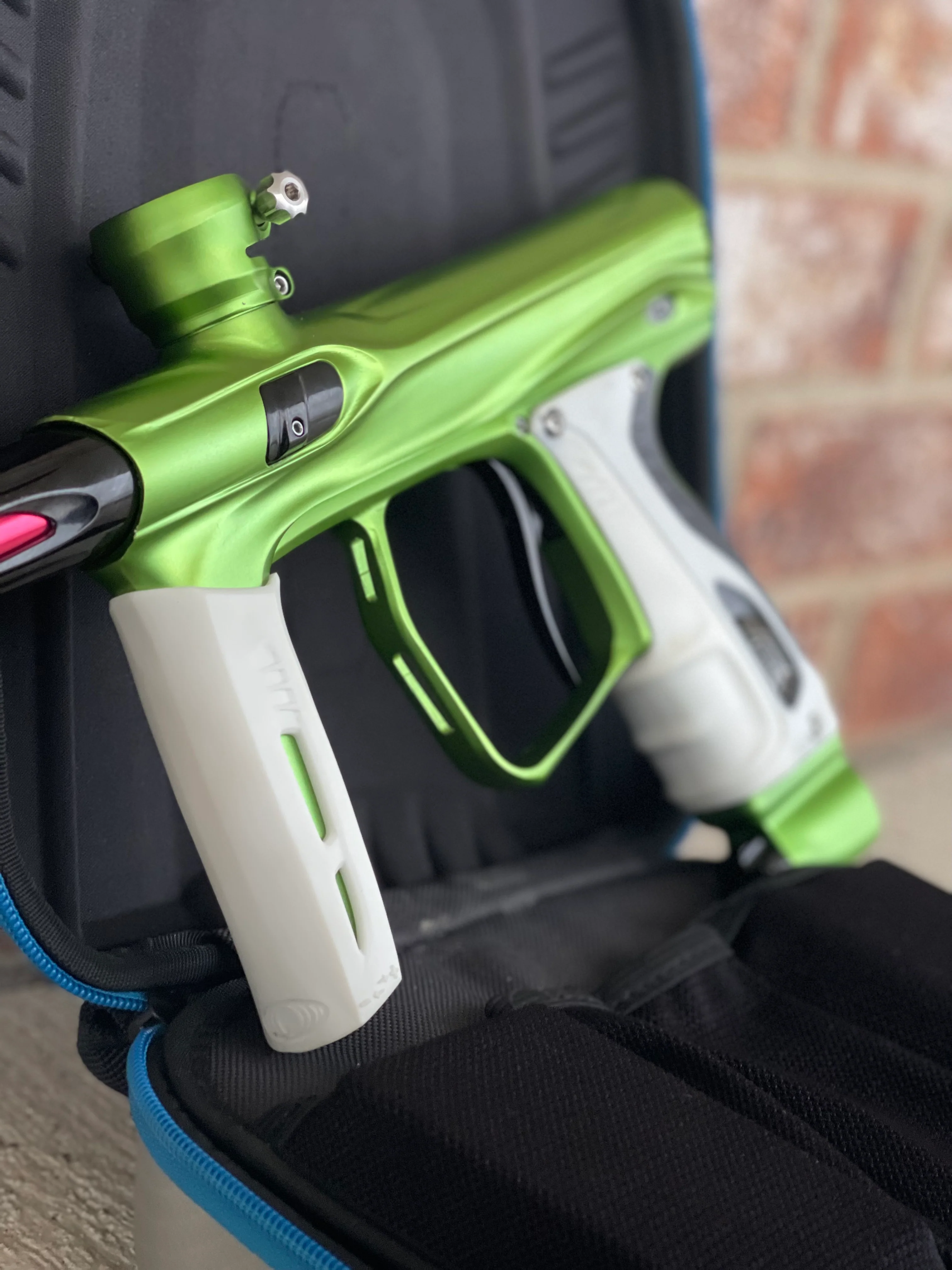 Used Shocker XLS Paintball Marker- Green w/ Extra Inserts and White Grips - Image 4