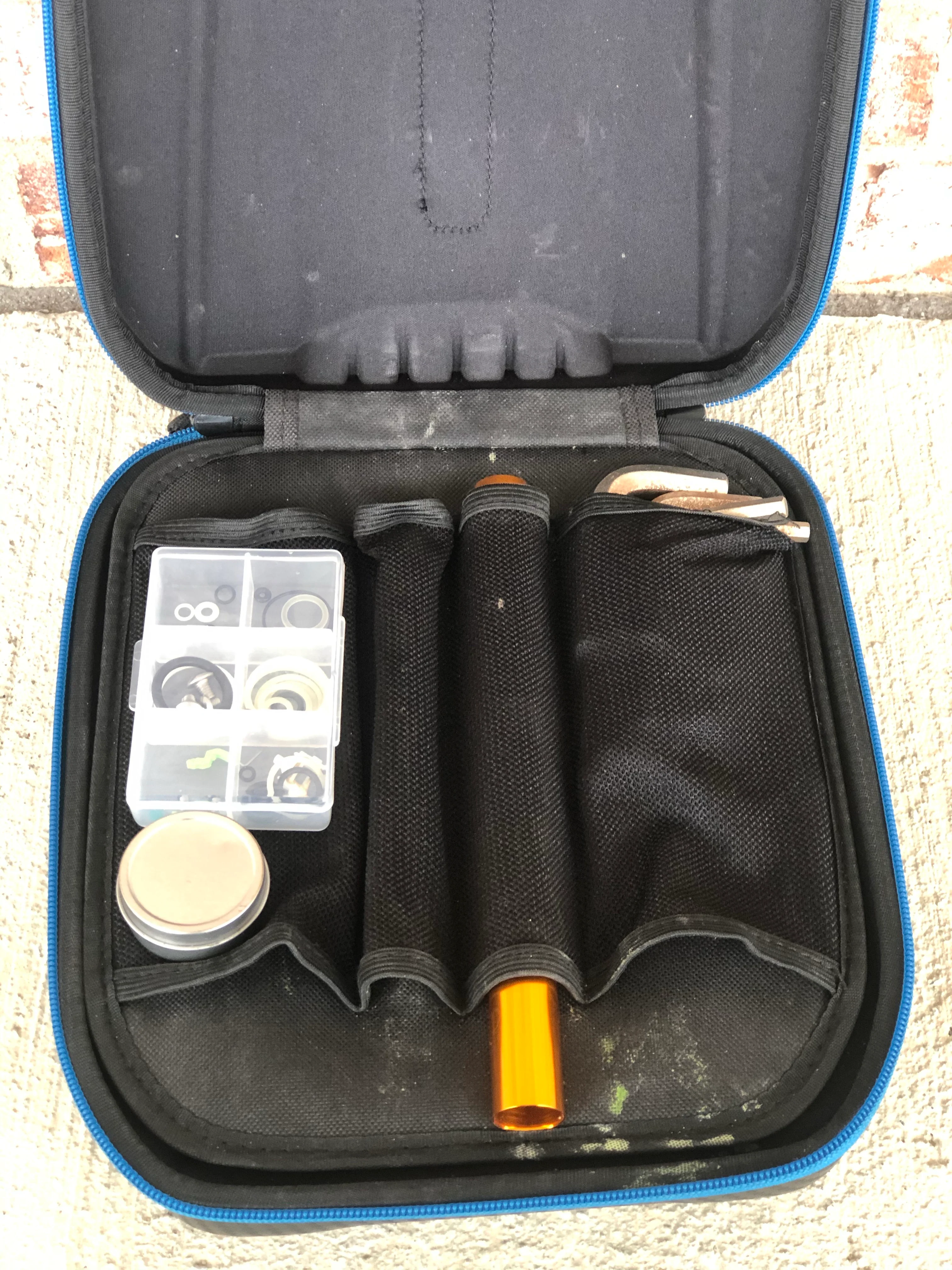 Used Shocker XLS Paintball Marker - Seattle Thunder Edition - Image 4