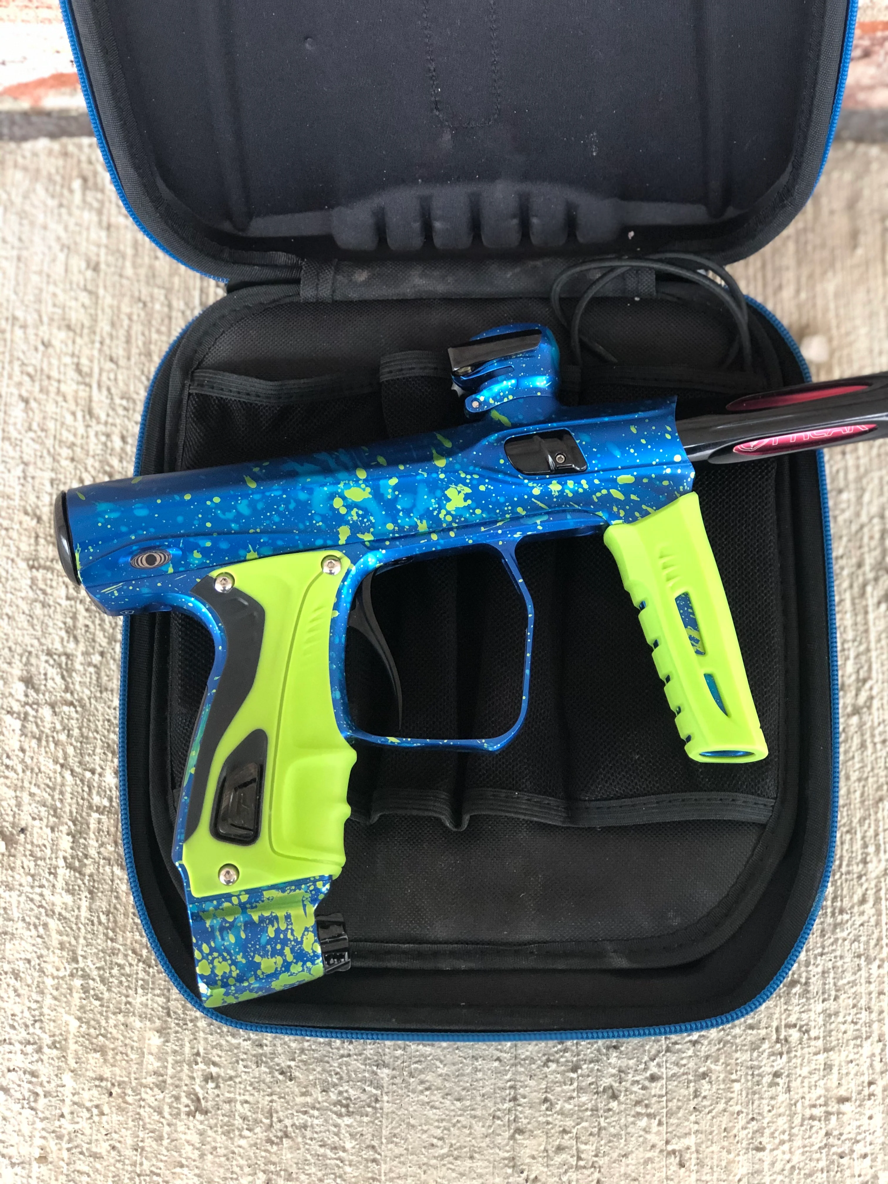 Used Shocker XLS Paintball Marker - Seattle Thunder Edition - Image 2