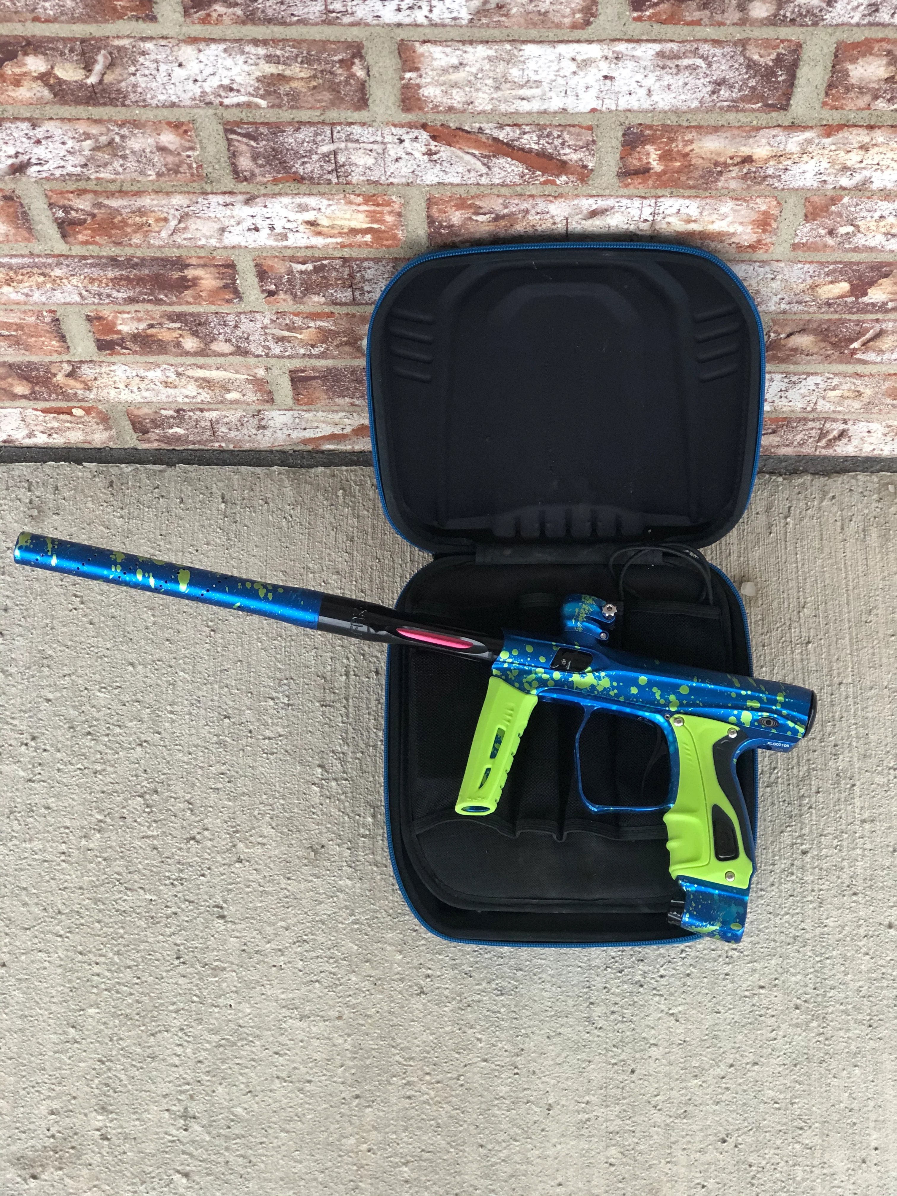 Used Shocker XLS Paintball Marker - Seattle Thunder Edition - Image 3