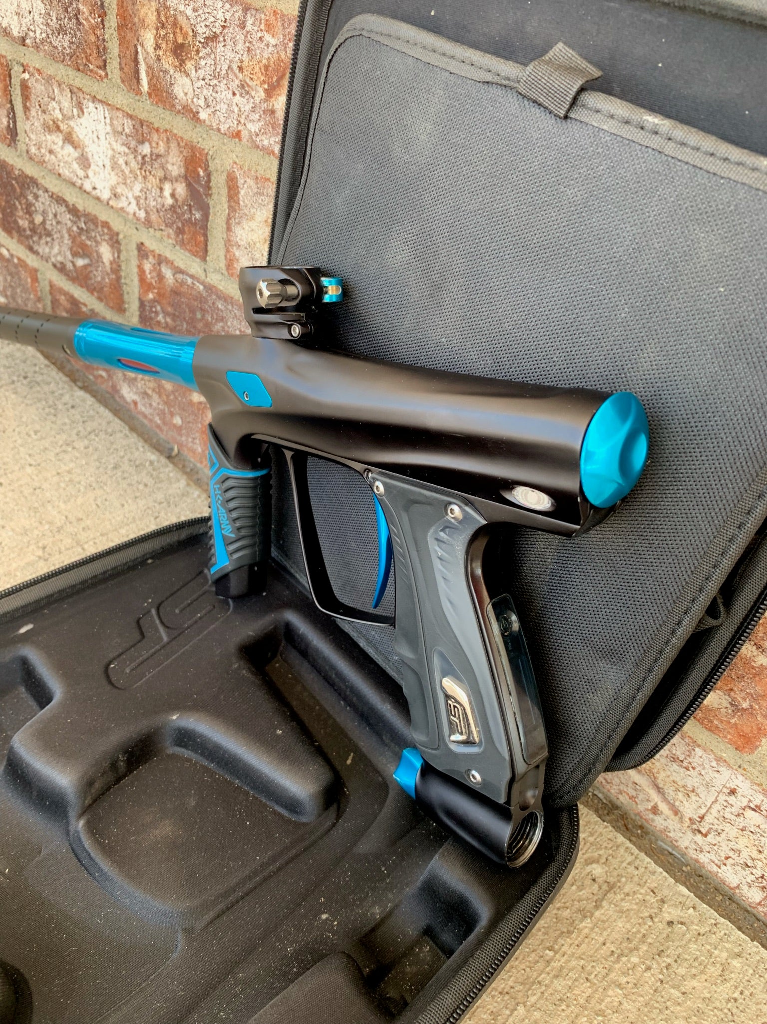 Used Smart Parts Shocker RSX Paintball Marker- Dust Black / Gloss Teal - Image 3
