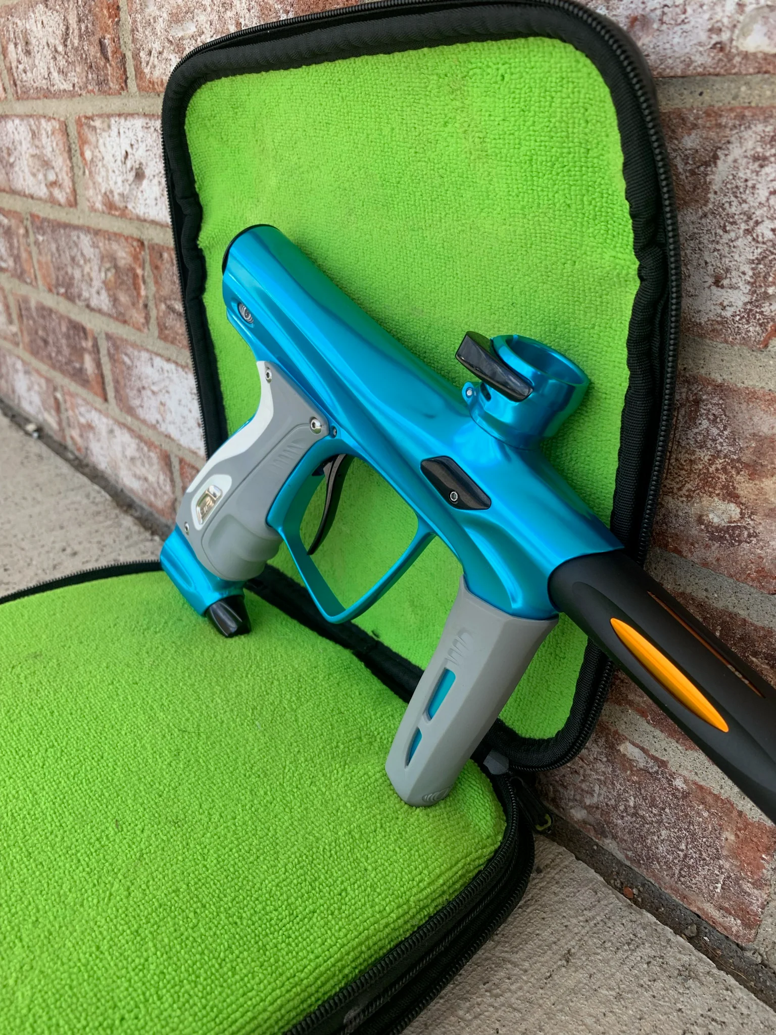 Used Smart Parts Shocker RSX Paintball Marker- Teal / Black - Image 2