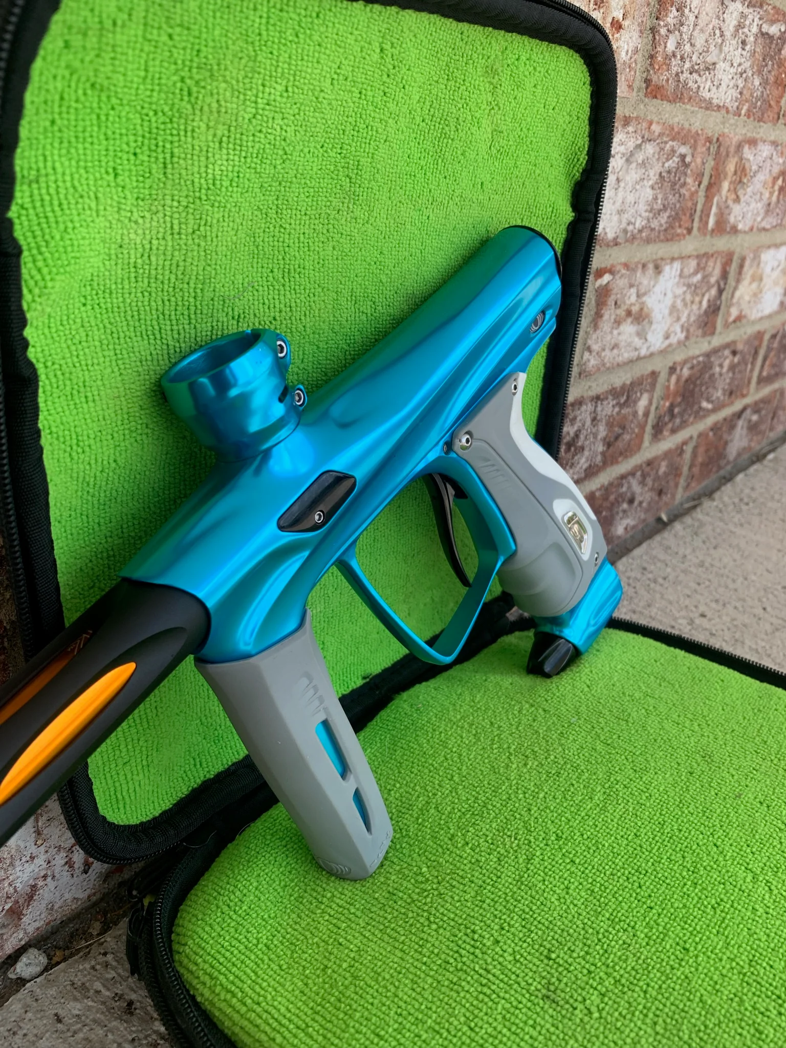 Used Smart Parts Shocker RSX Paintball Marker- Teal / Black - Image 4