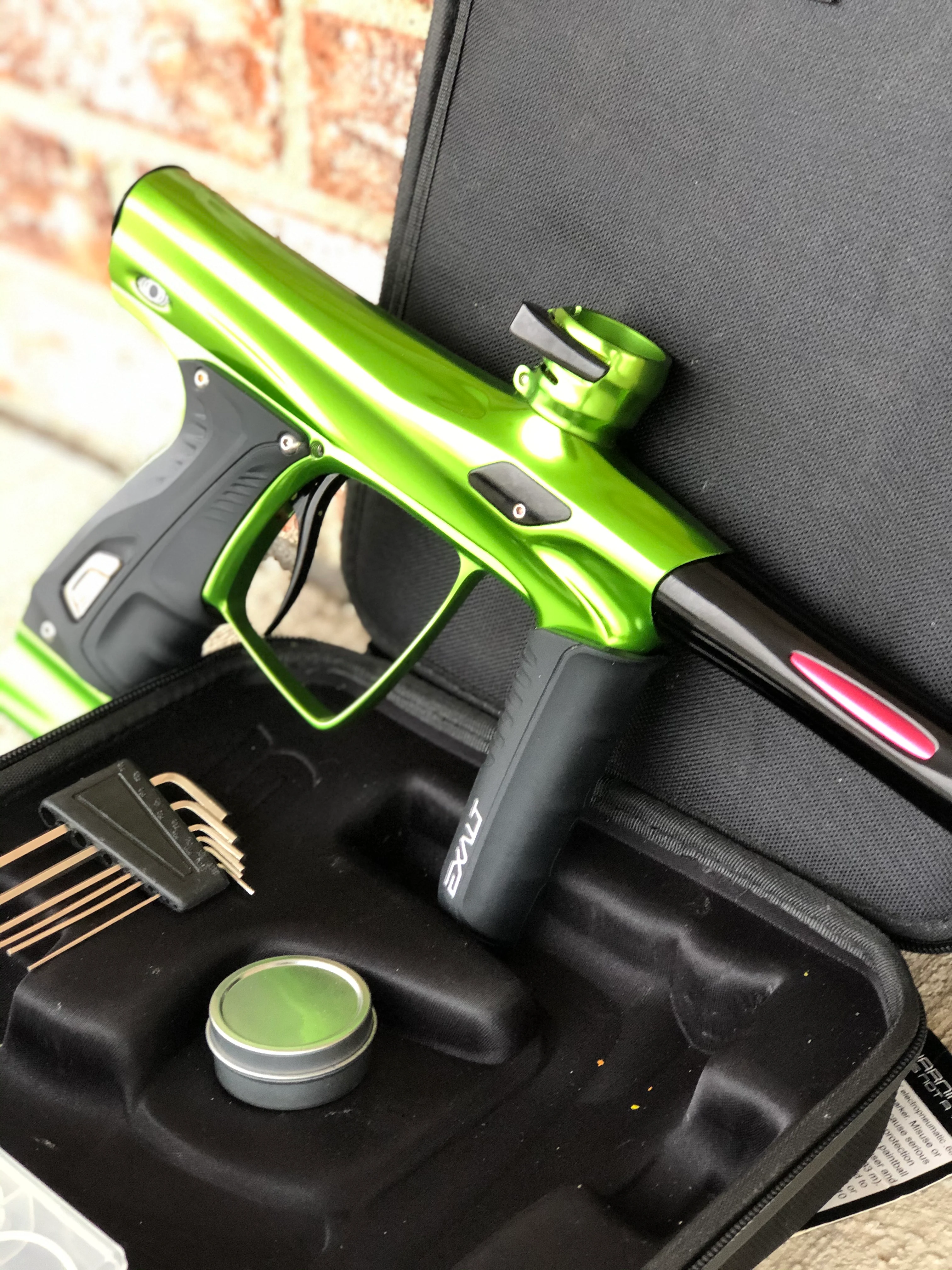 Used SP Shocker RSX Paintball Gun - Gloss Lime - Image 2