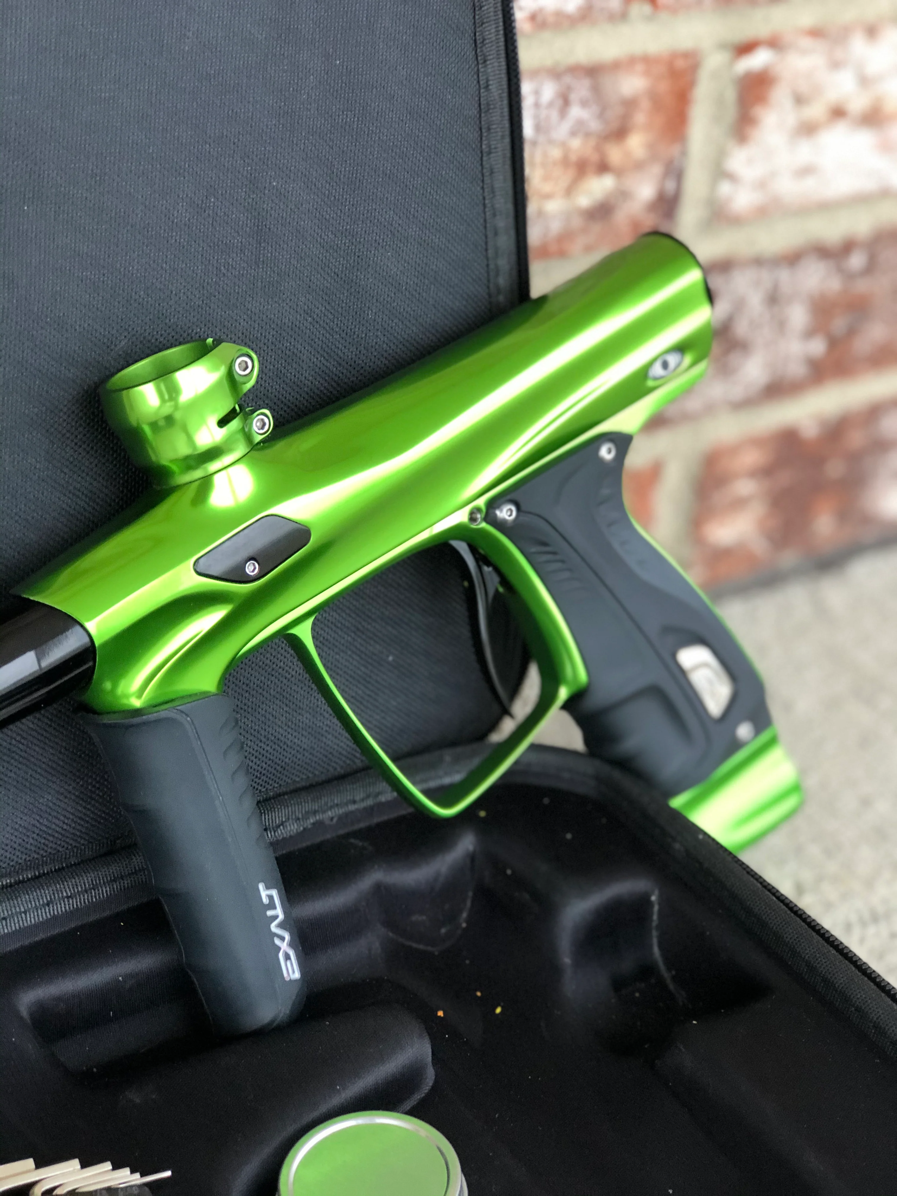 Used SP Shocker RSX Paintball Gun - Gloss Lime - Image 4