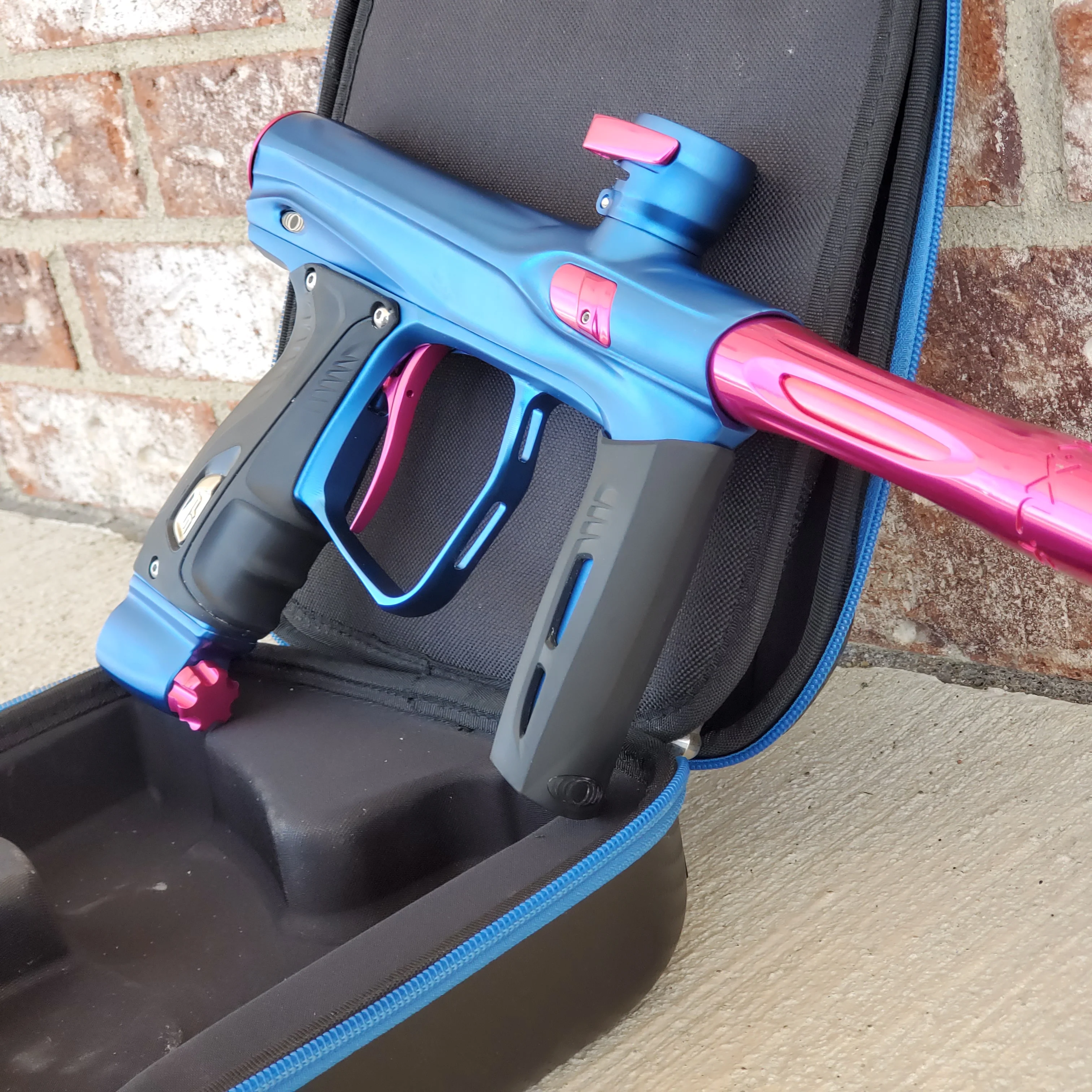 Used SP Shocker XLS Paintball Gun - Blue/Pink - Image 2
