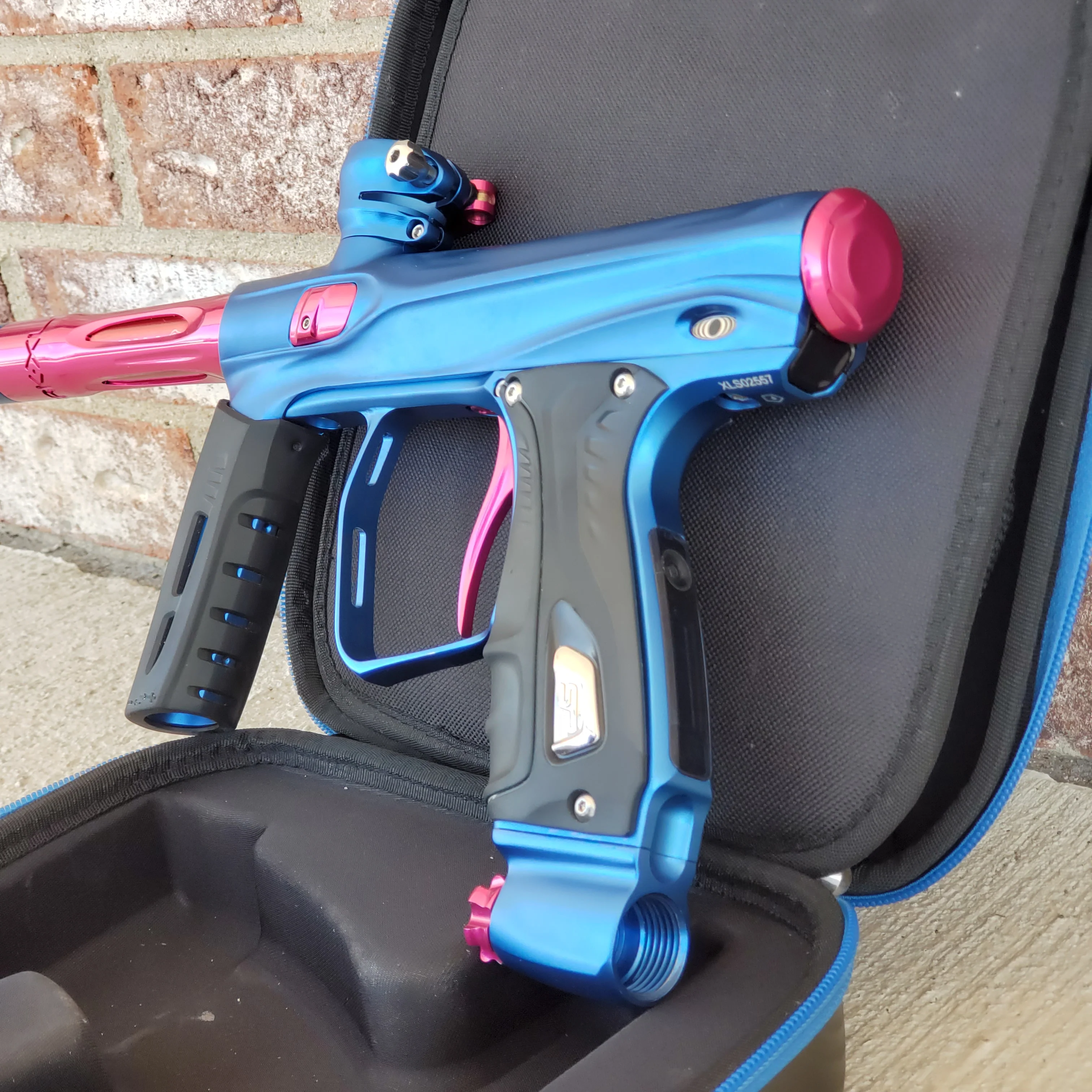 Used SP Shocker XLS Paintball Gun - Blue/Pink - Image 3