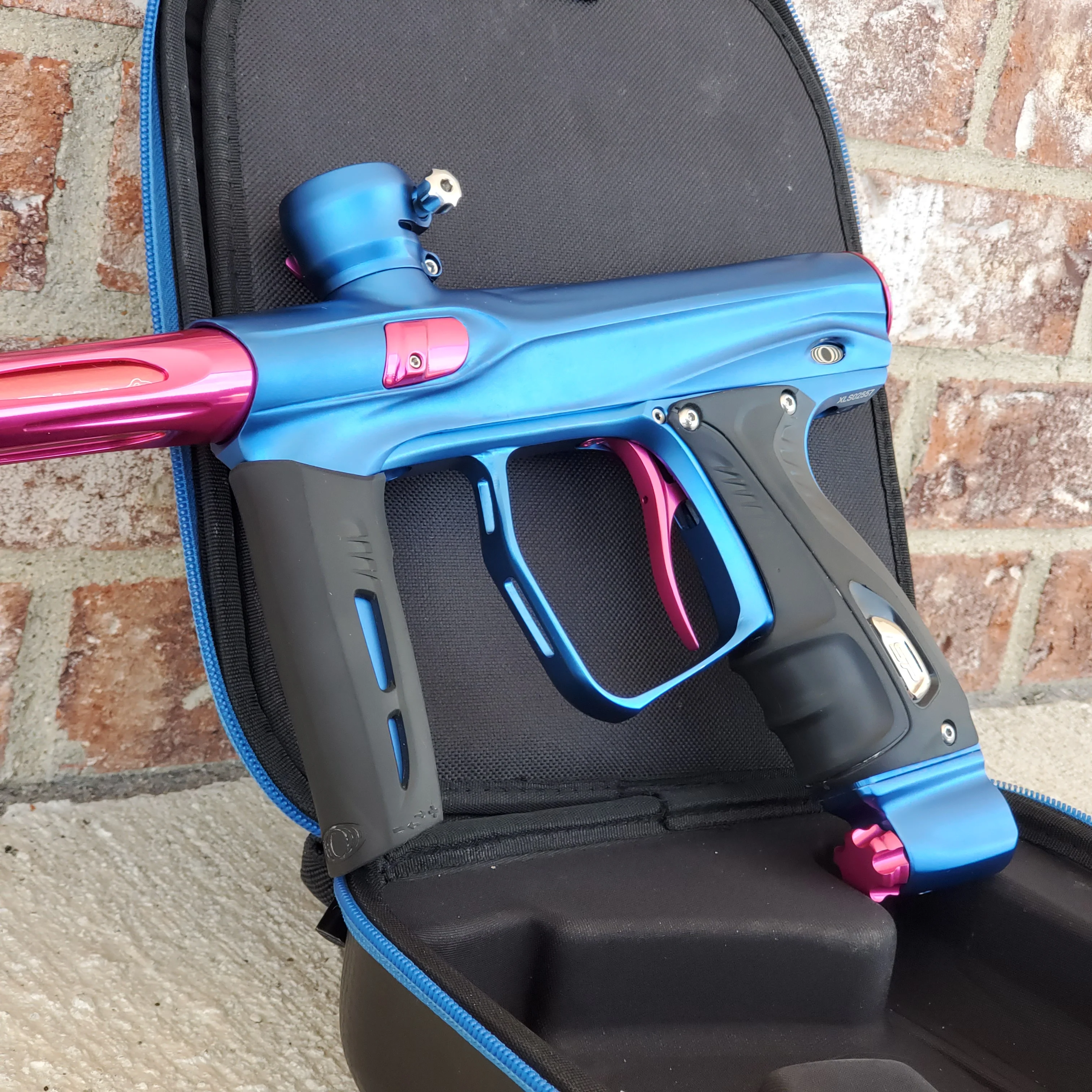 Used SP Shocker XLS Paintball Gun - Blue/Pink - Image 4