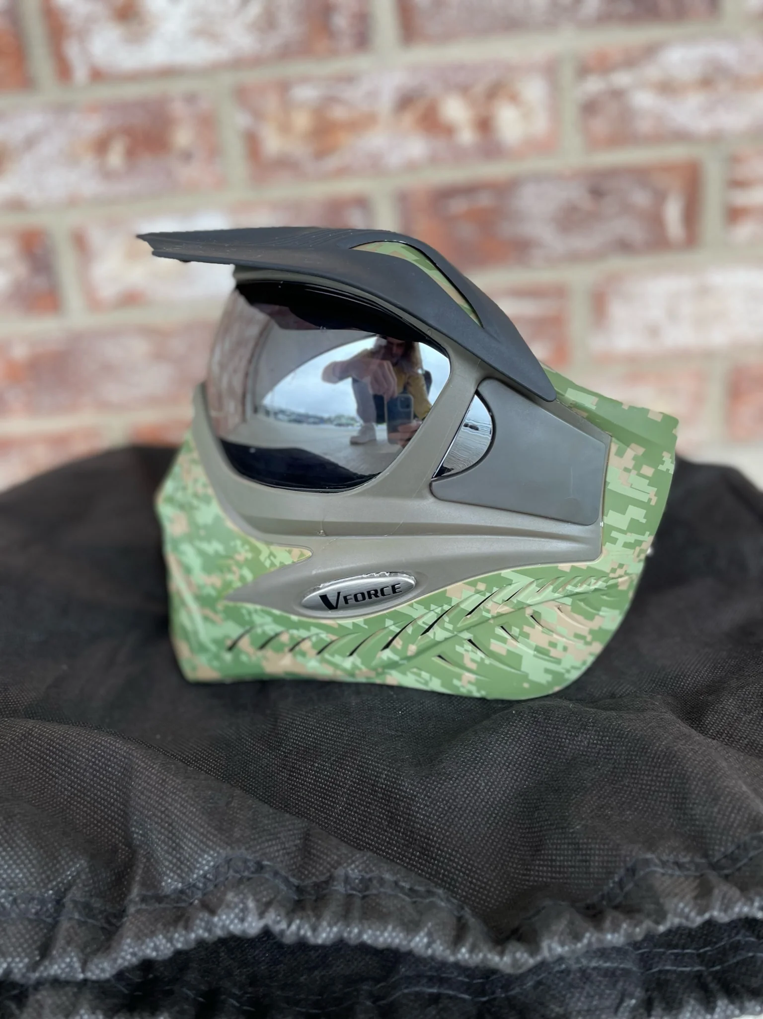 Used V-Force Grill SE Paintball Mask - Digital Camo w/ Visor and Soft goggle bag - Image 3