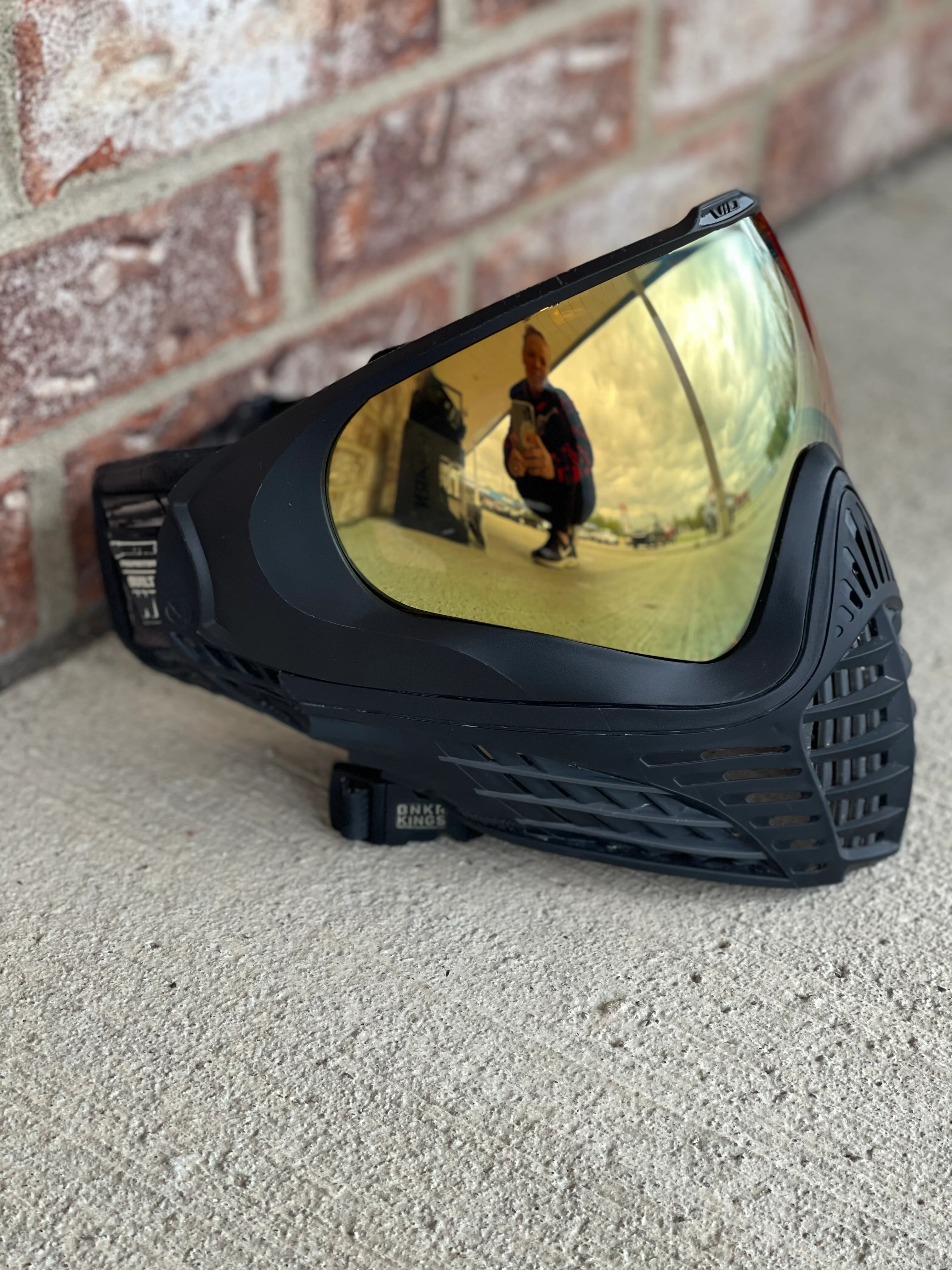 Used Virtue Contour Paintball Mask - Black w/ Gold Mirror Lens - Image 2