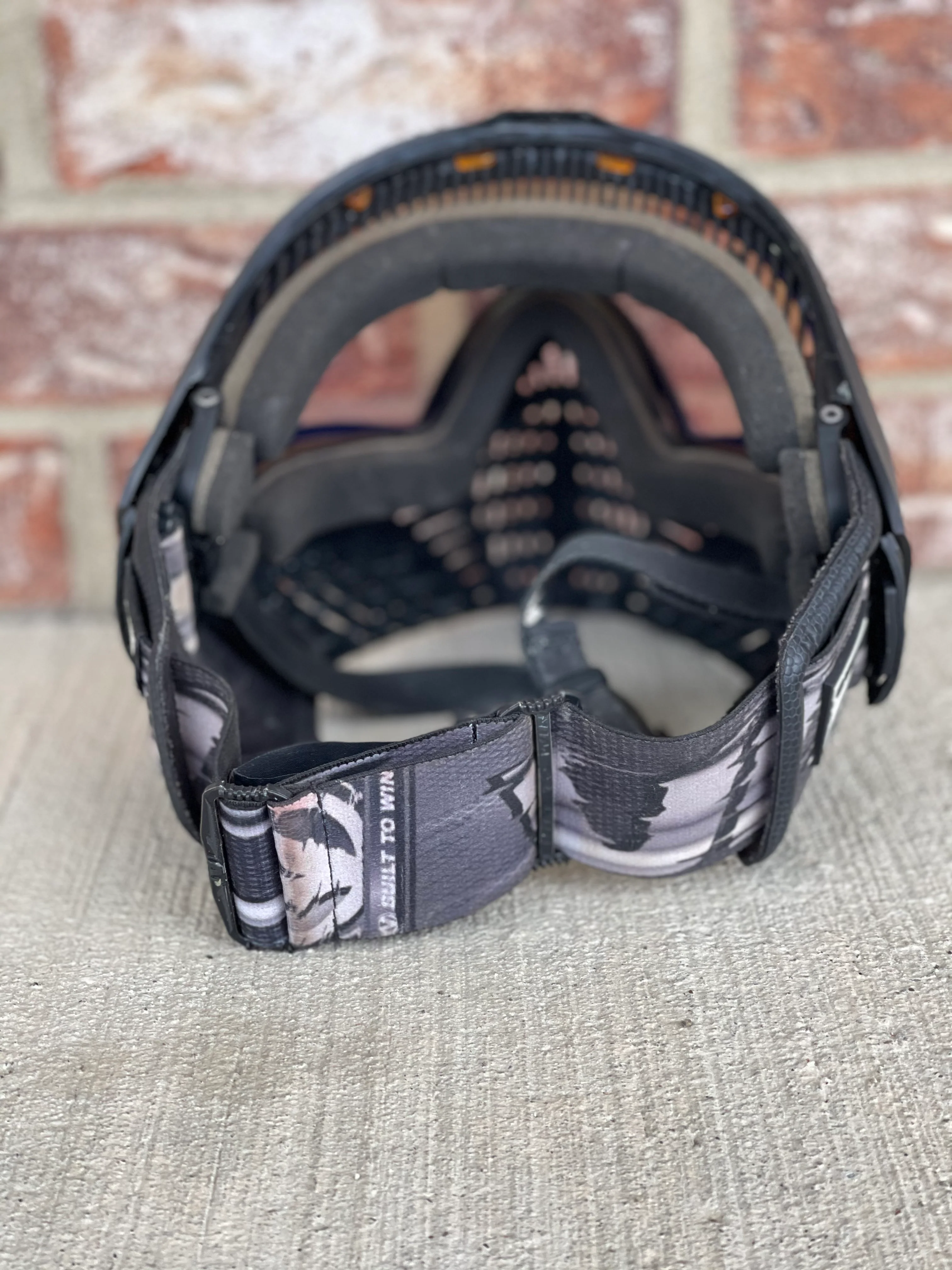 Used Virtue Contour Paintball Mask - Black w/ Gold Mirror Lens - Image 4