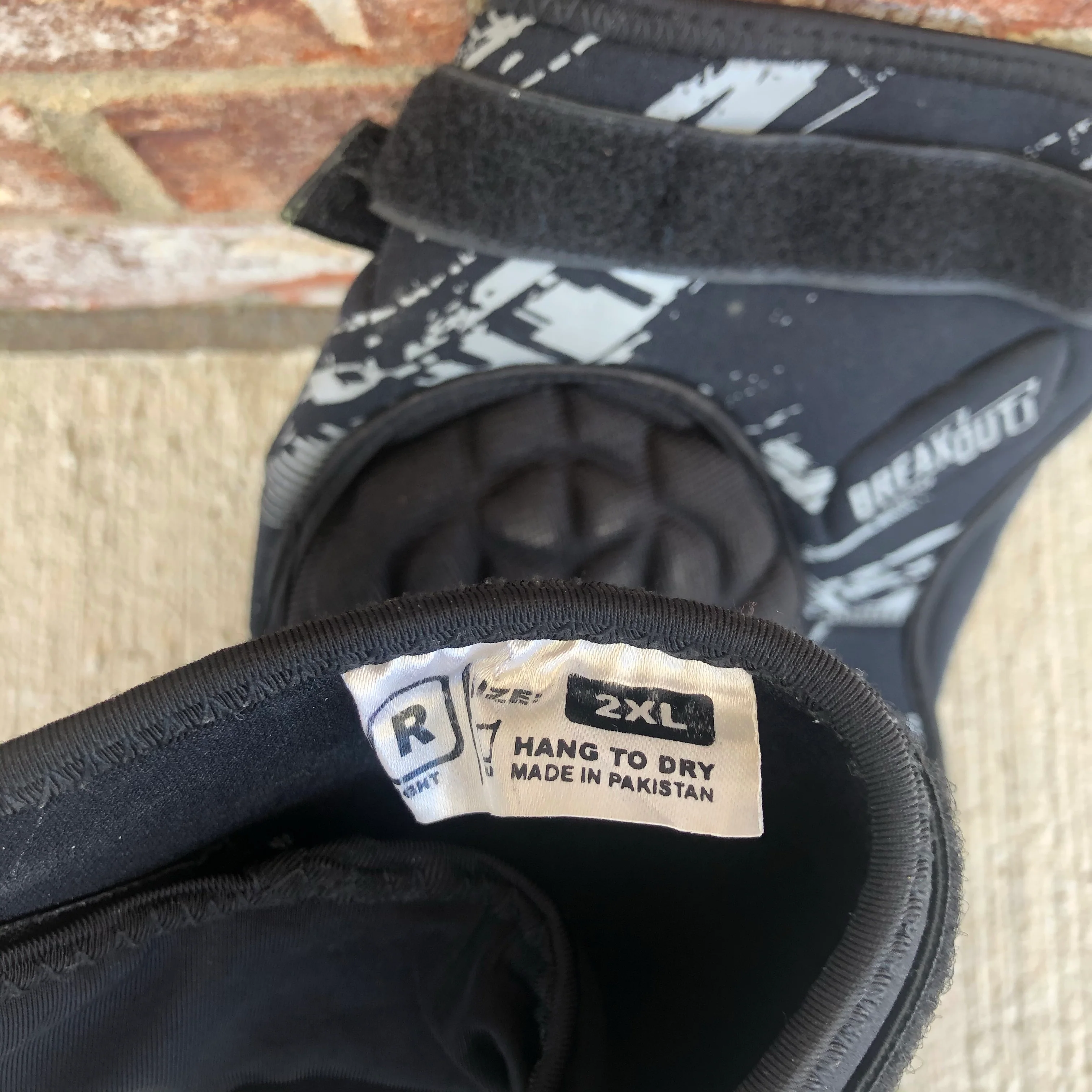 Used Virtue Breakout Knee Pads - Large - Image 2