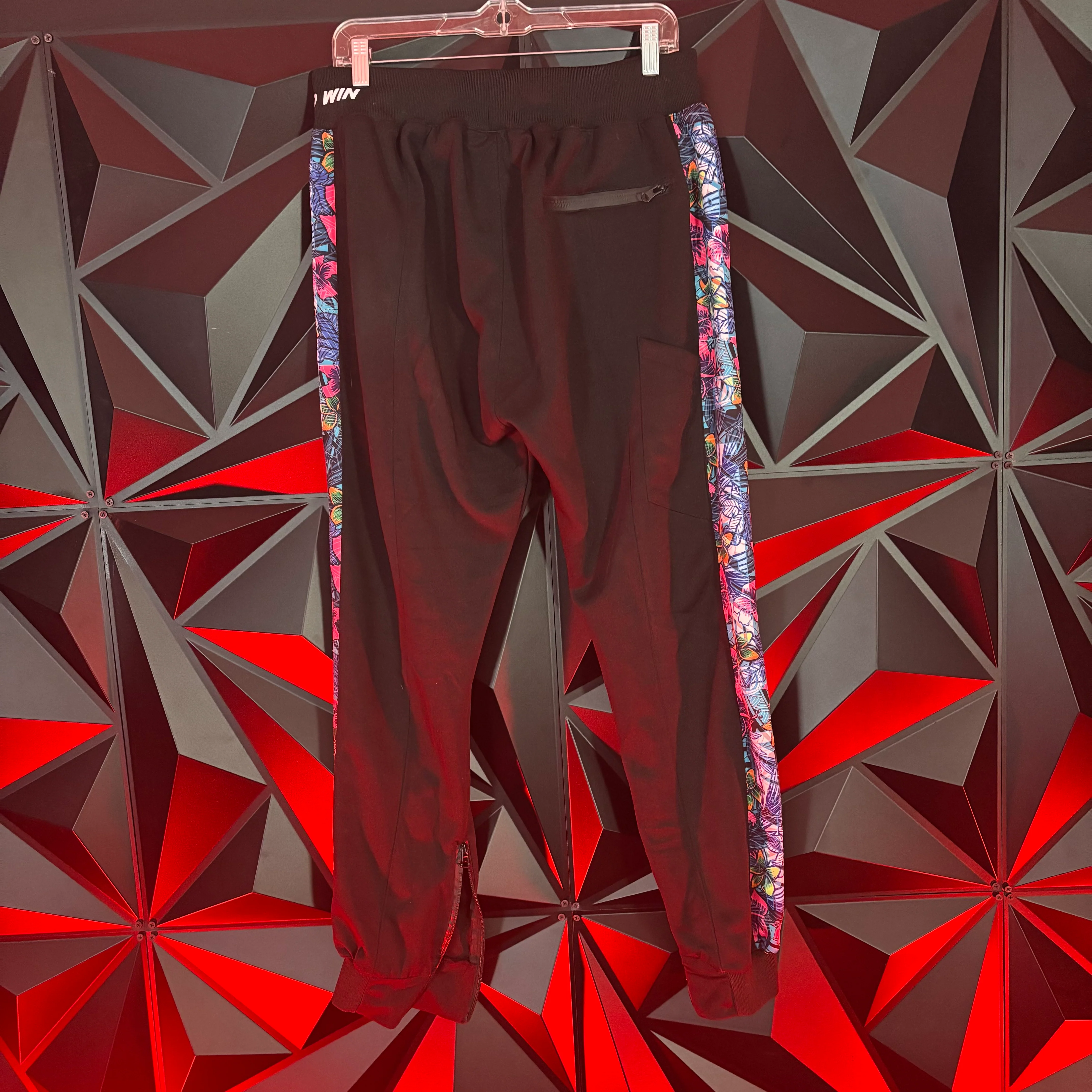Used Virtue Joggers Polynesian - Large - Image 2
