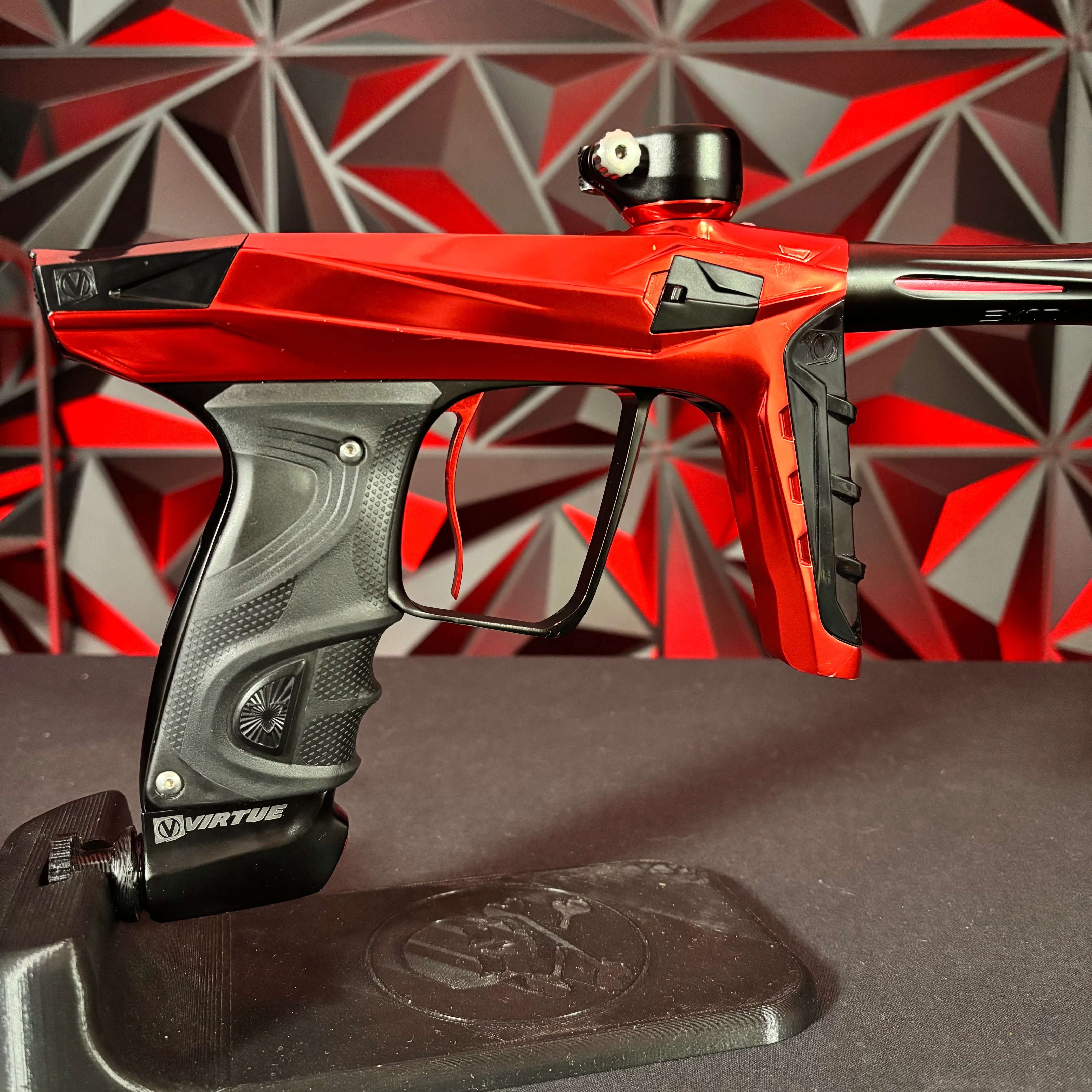 Used Virtue Luxe Ace Paintball Gun - Polished Red / Polished Black - Image 2