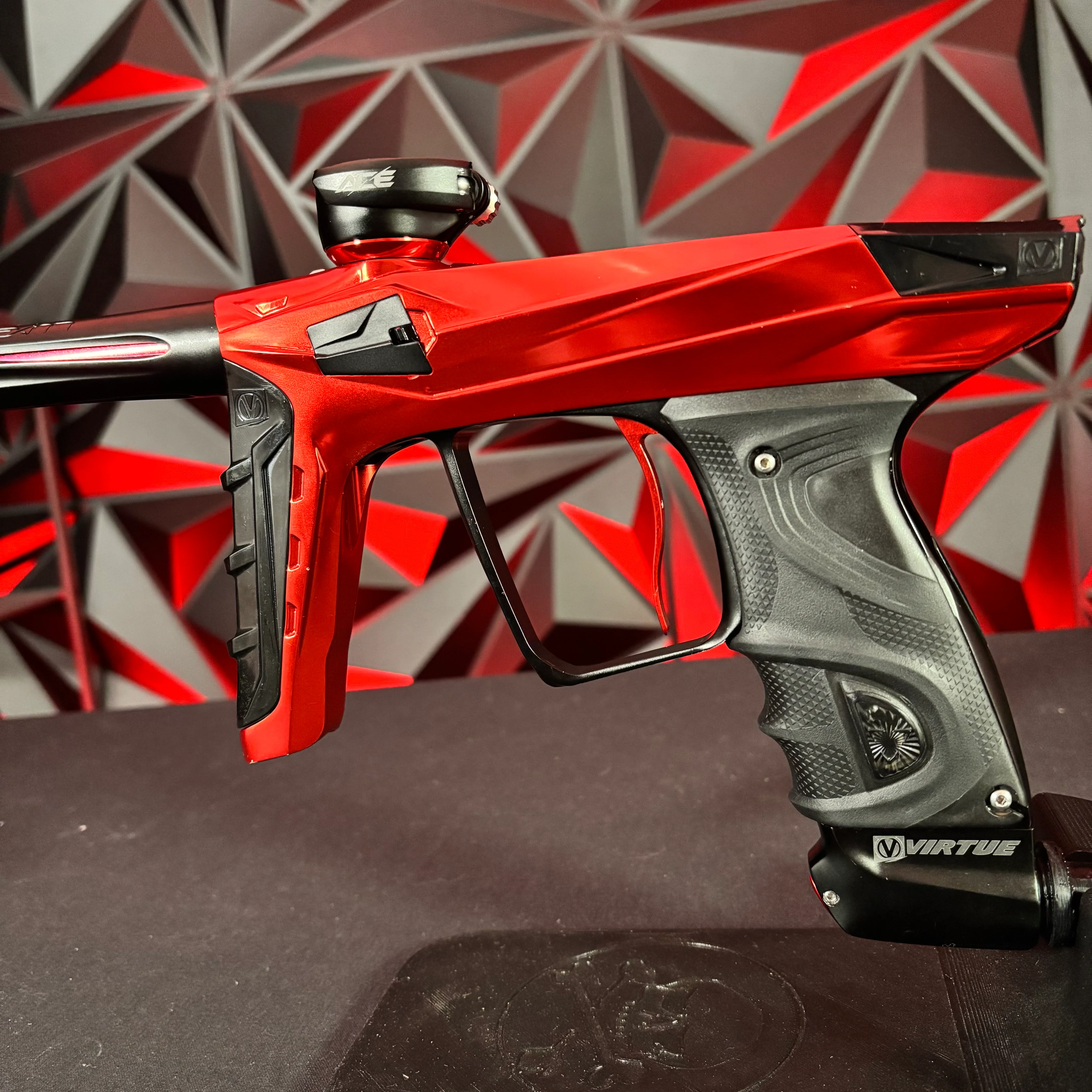 Used Virtue Luxe Ace Paintball Gun - Polished Red / Polished Black - Image 4