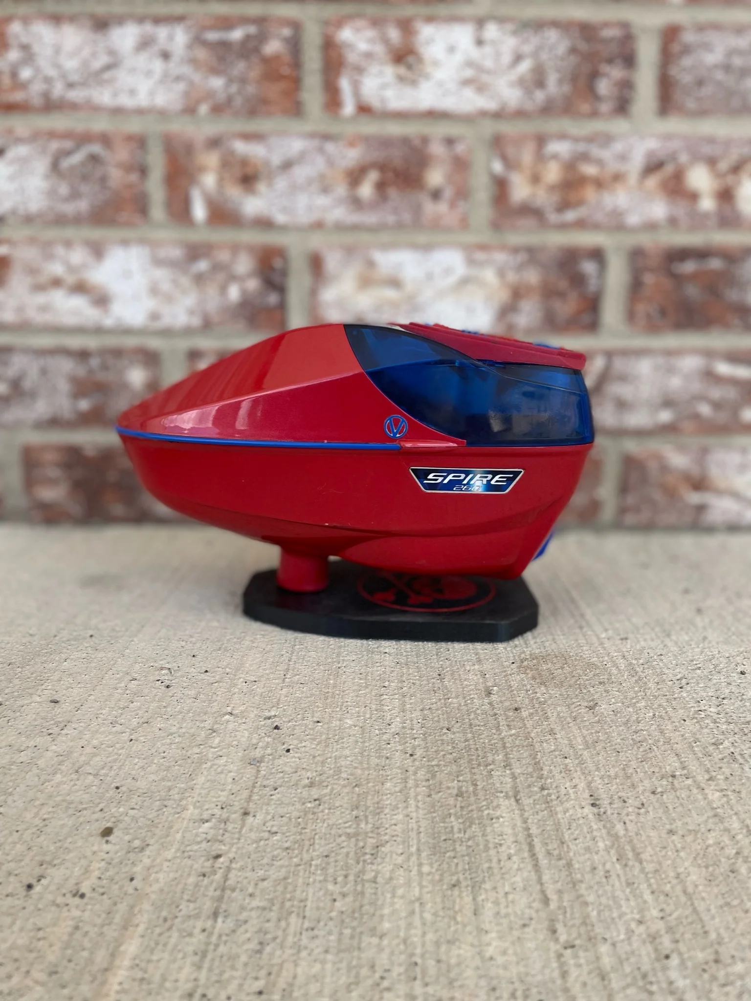 Used Virtue Spire 260 Paintball Loader - Red/Blue w/ Speedfeed - Image 2