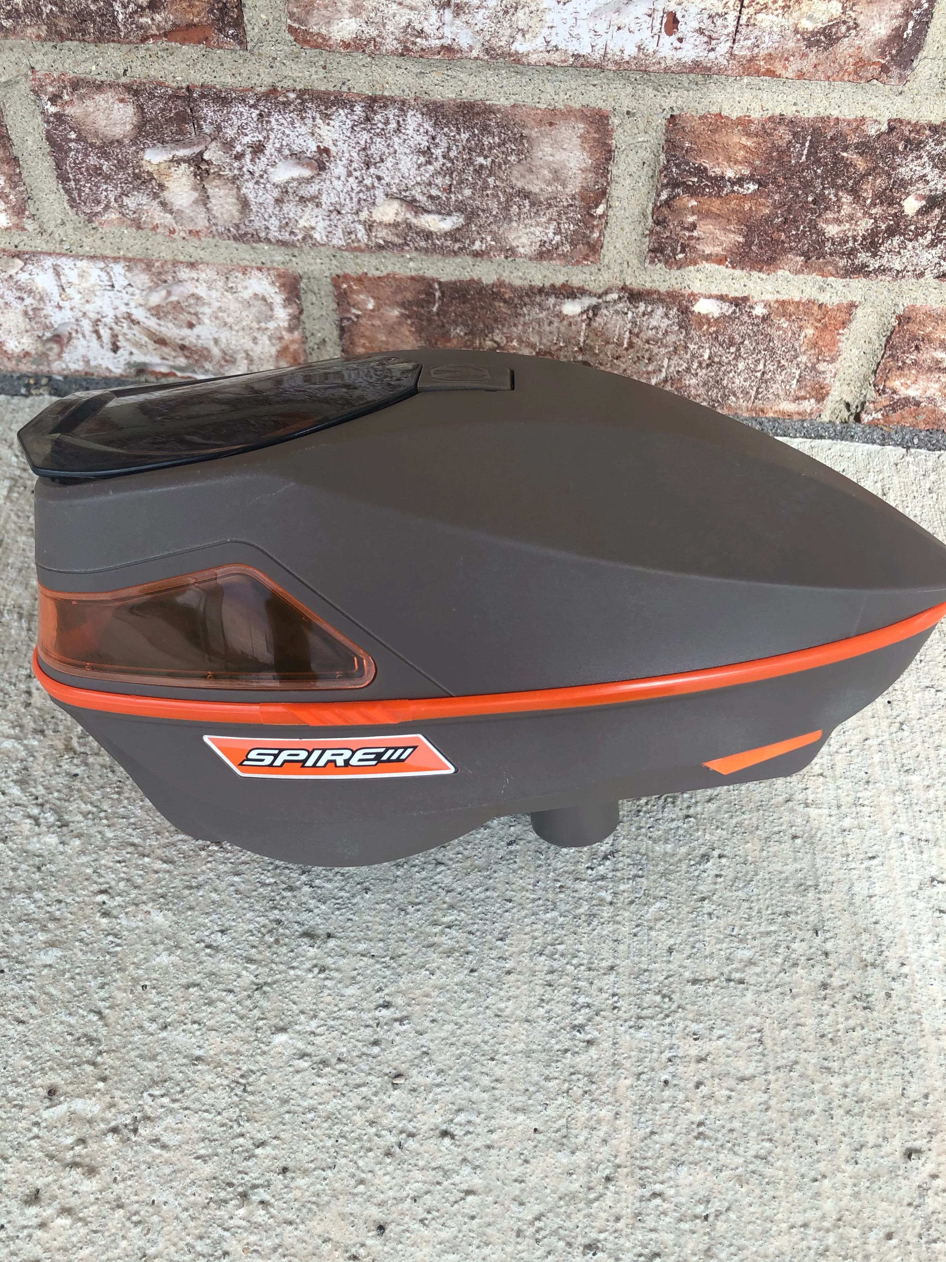 Used Virtue Spire 3 280 Paintball Loader - FDE with Orange - Image 2