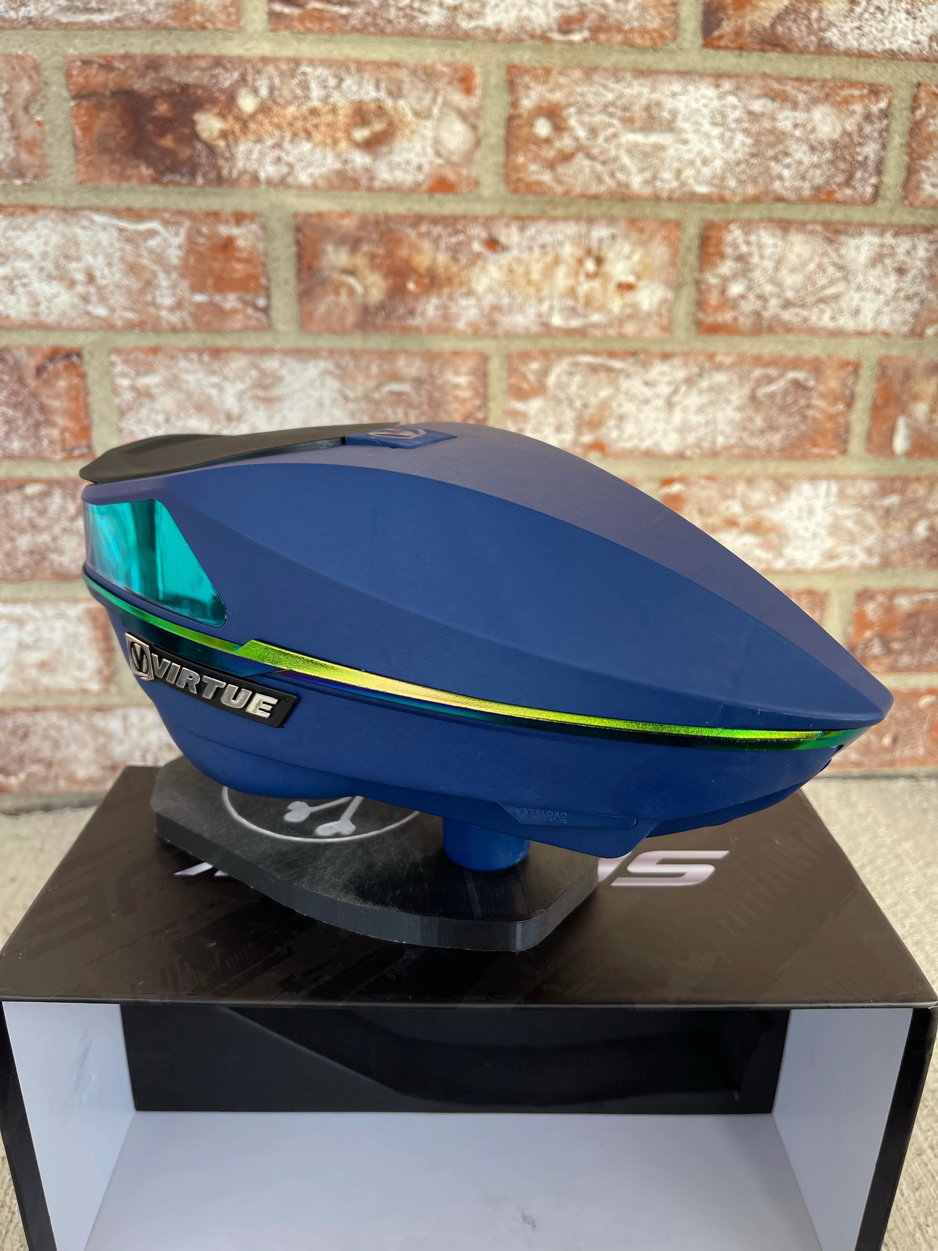 Used Virtue Spire 4 Paintball Loader - Blue / Green - Image 2