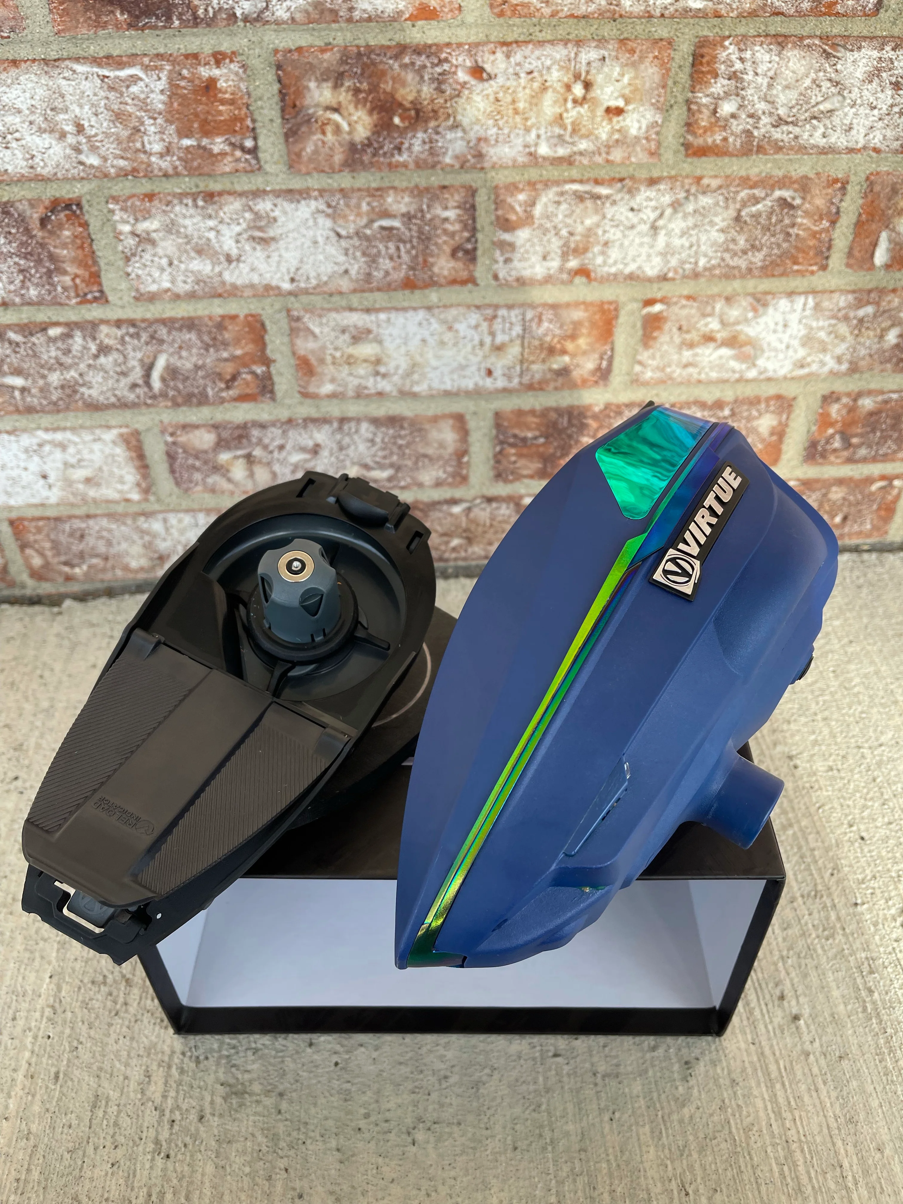 Used Virtue Spire 4 Paintball Loader - Blue / Green - Image 4