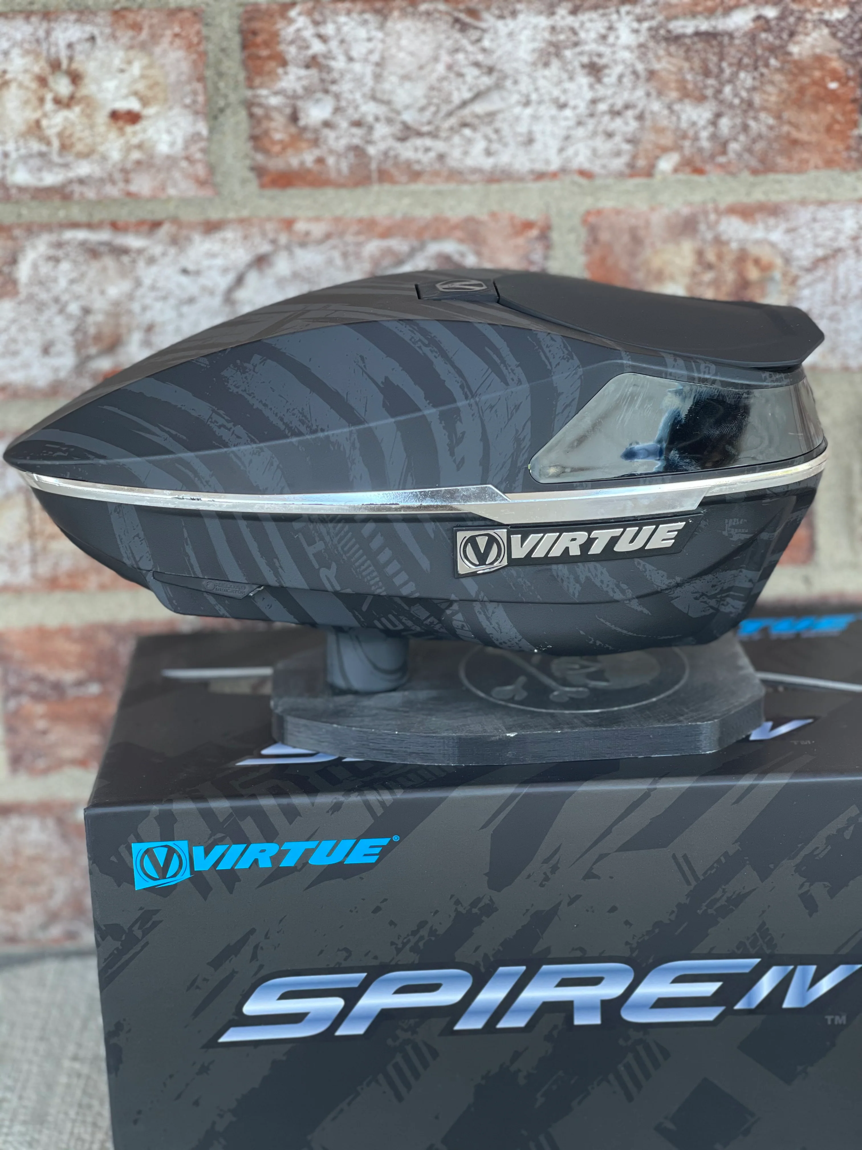 Used Virtue Spire 4 Paintball Loader - Graphic Chrome w/ Rain Lid and Ice Color Kit - Image 2