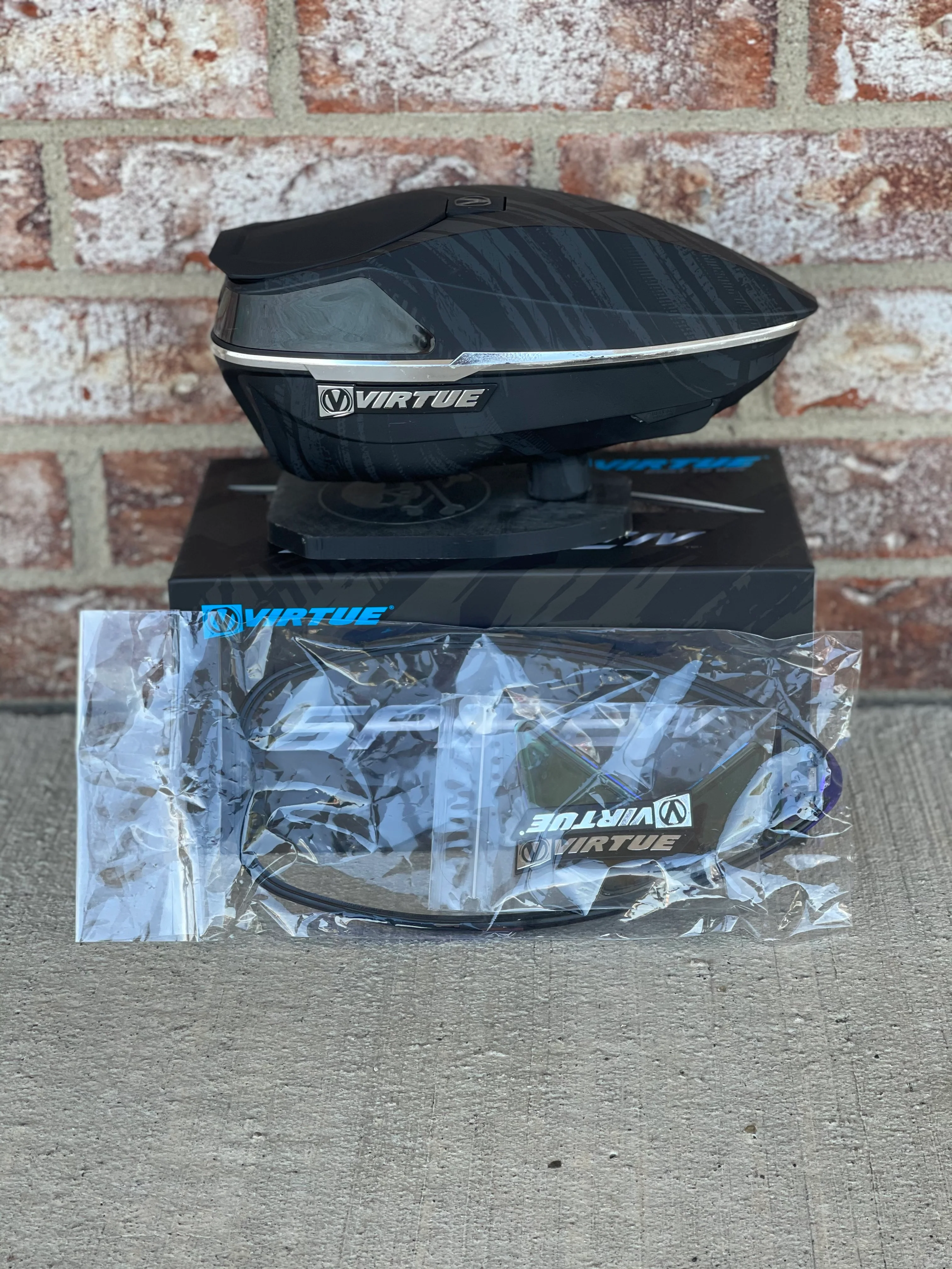 Used Virtue Spire 4 Paintball Loader - Graphic Chrome w/ Rain Lid and Ice Color Kit - Image 6
