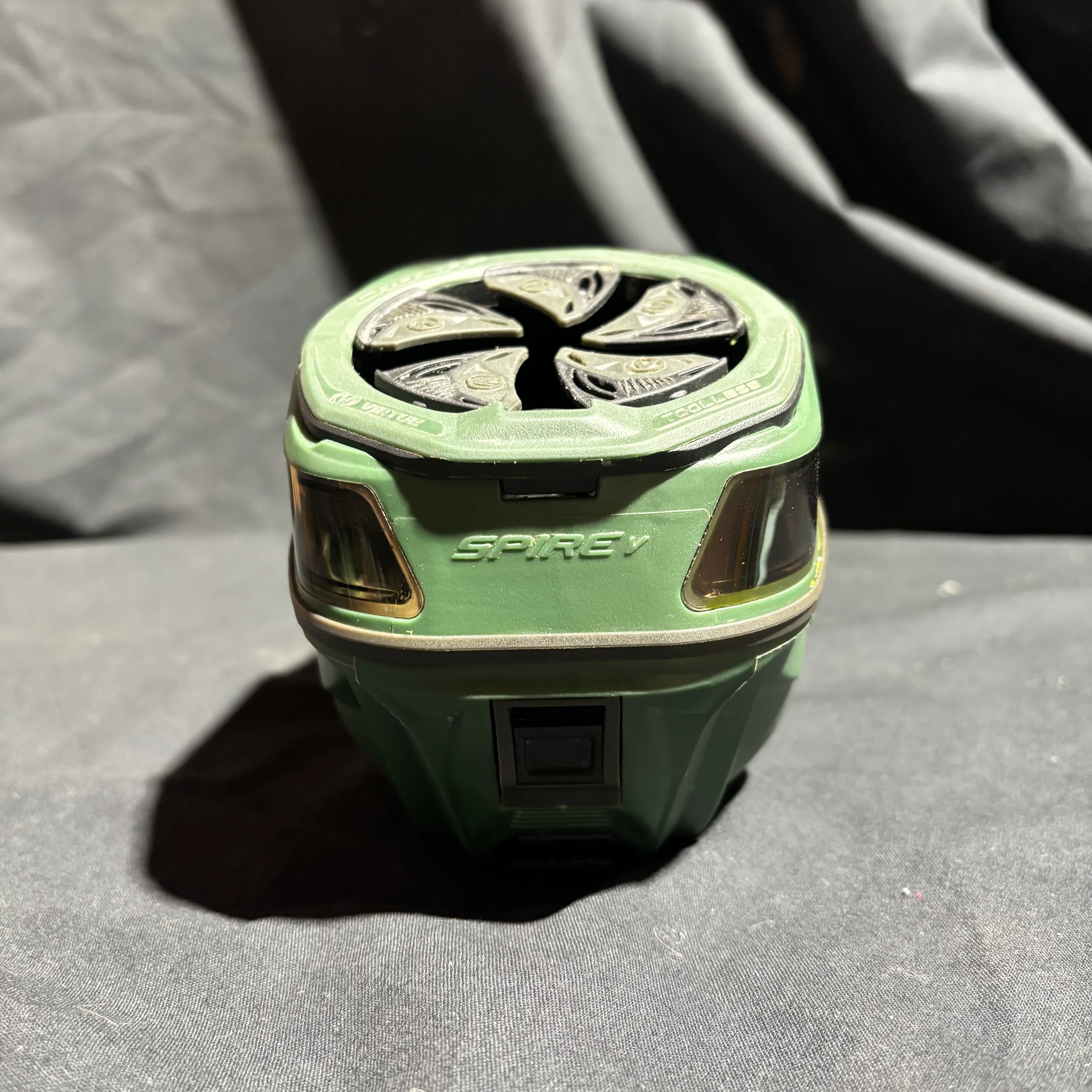 Used Virtue Spire 5 Paintball Loader - Green/Black fade - Image 2