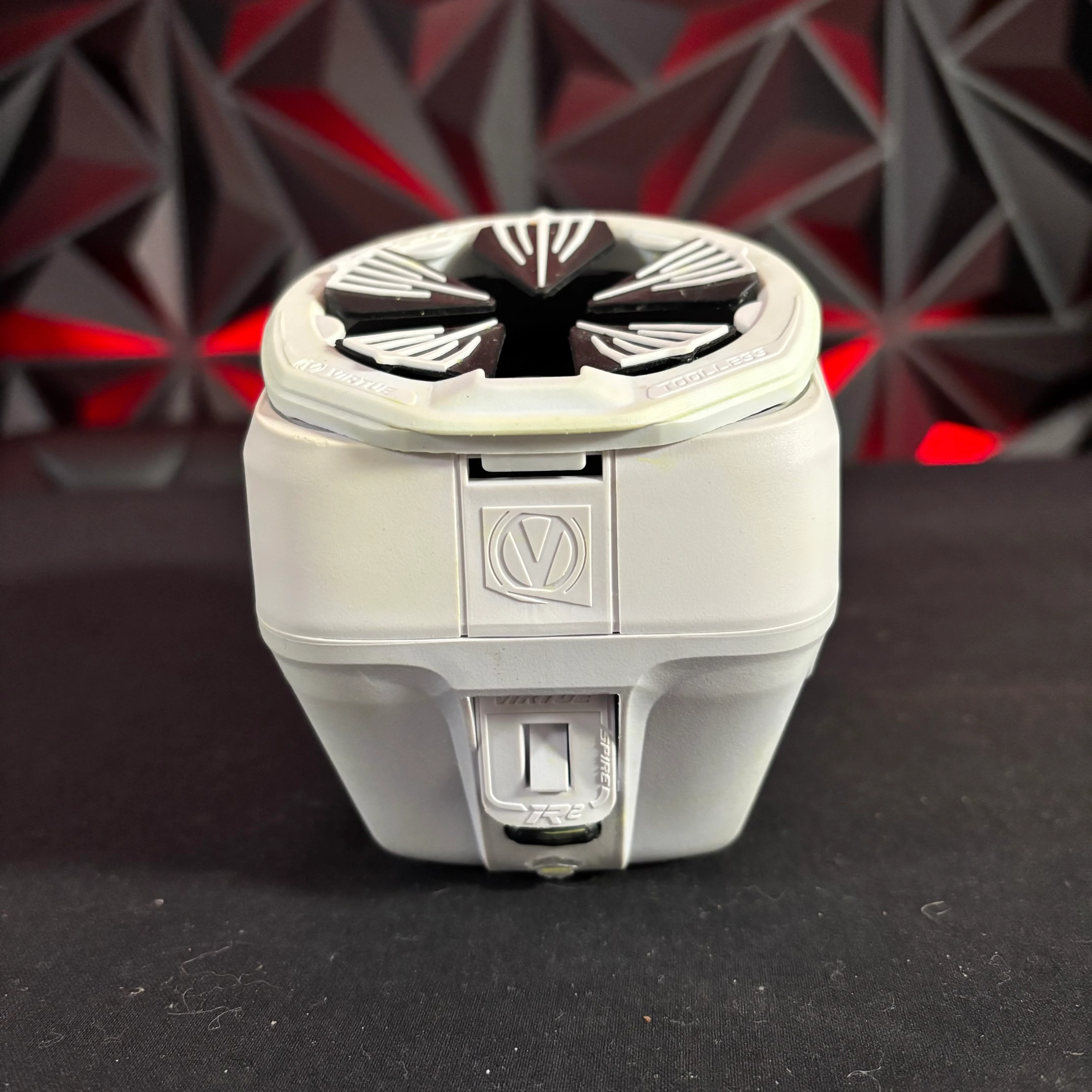 Used Virtue Spire IR2 Paintball Loader - White w/ Rain Lid and Speedfeed - Image 3