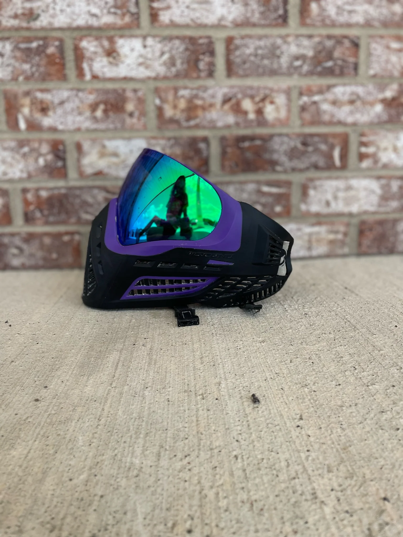 Used Virtue Vio Ascend Paintball Mask - Black/Purple w/ 2 Lenses - Image 4
