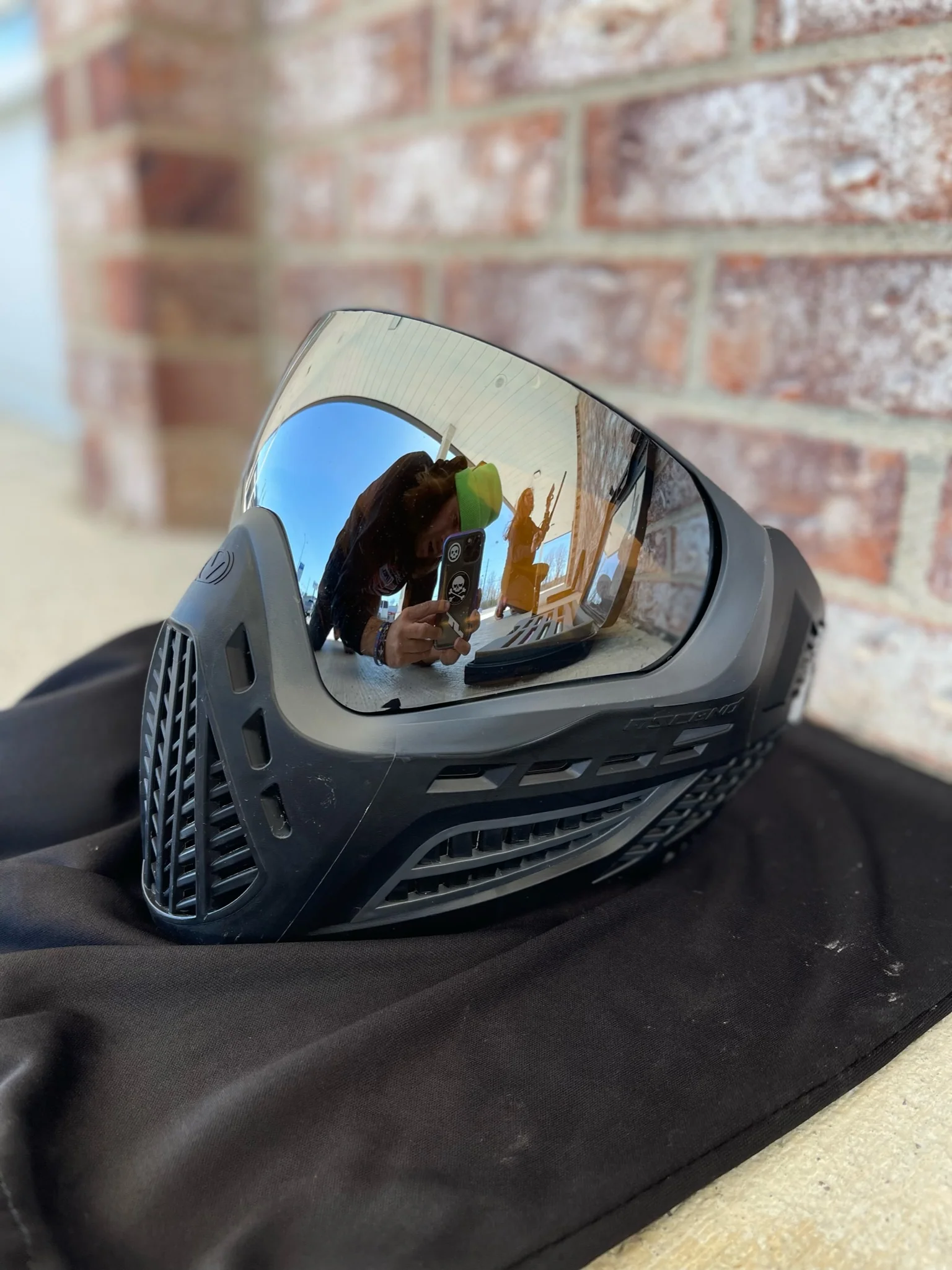 Used Virtue Vio Ascend Paintball Mask - Black with Soft Goggle Bag - Image 3