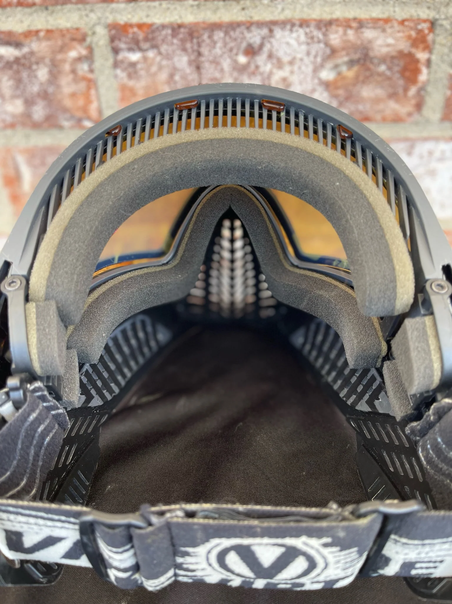 Used Virtue Vio Ascend Paintball Mask - Black with Soft Goggle Bag - Image 4