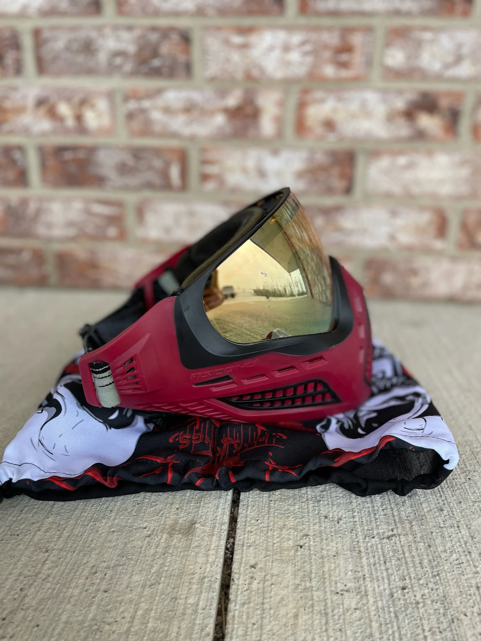 Used Virtue Vio Ascend Paintball Mask- Red / Black w/ Soft Goggle Bag - Image 2