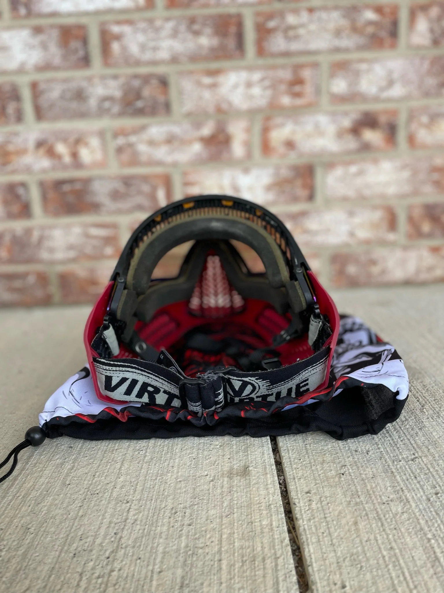 Used Virtue Vio Ascend Paintball Mask- Red / Black w/ Soft Goggle Bag - Image 4