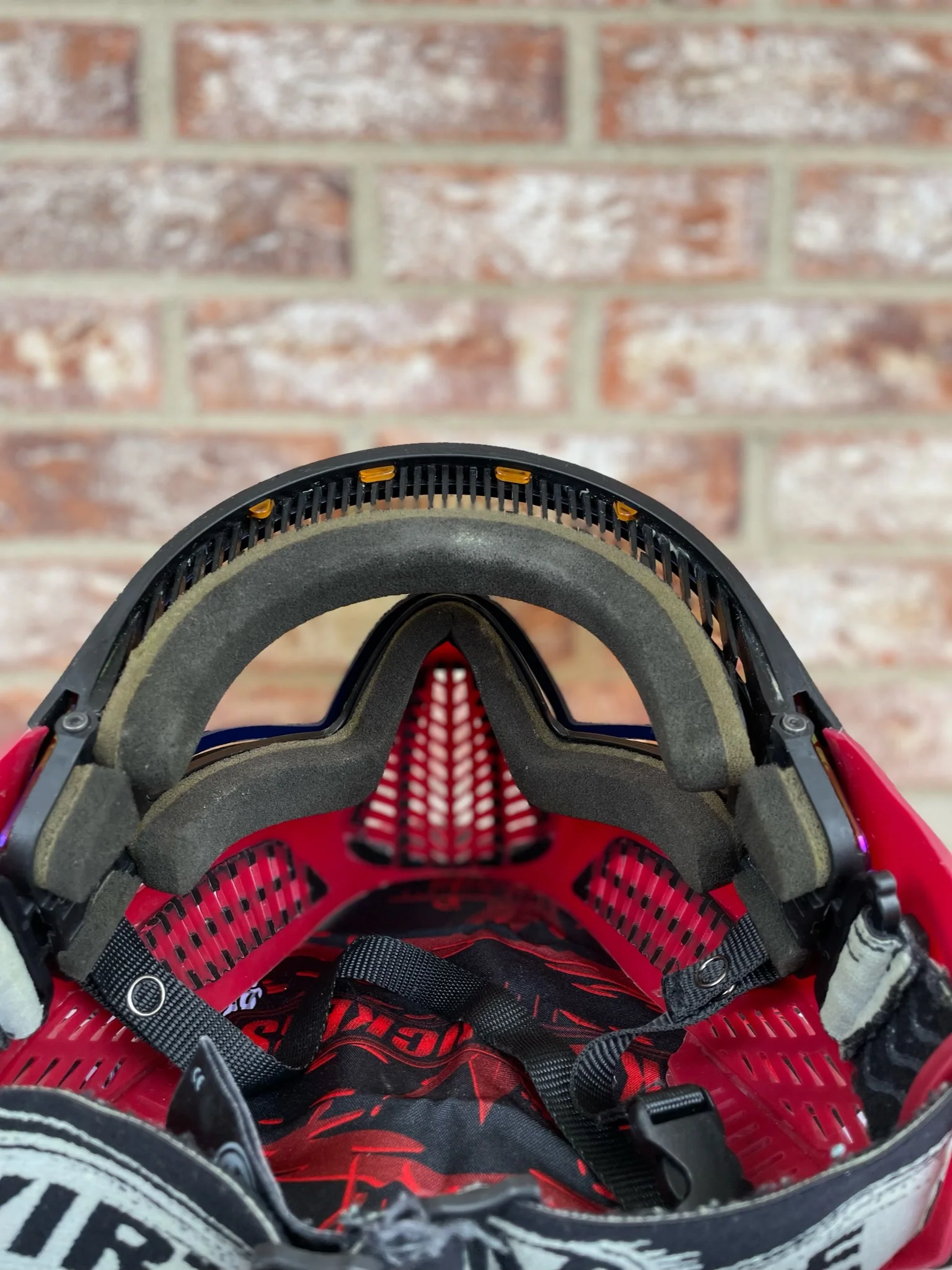 Used Virtue Vio Ascend Paintball Mask- Red / Black w/ Soft Goggle Bag - Image 5