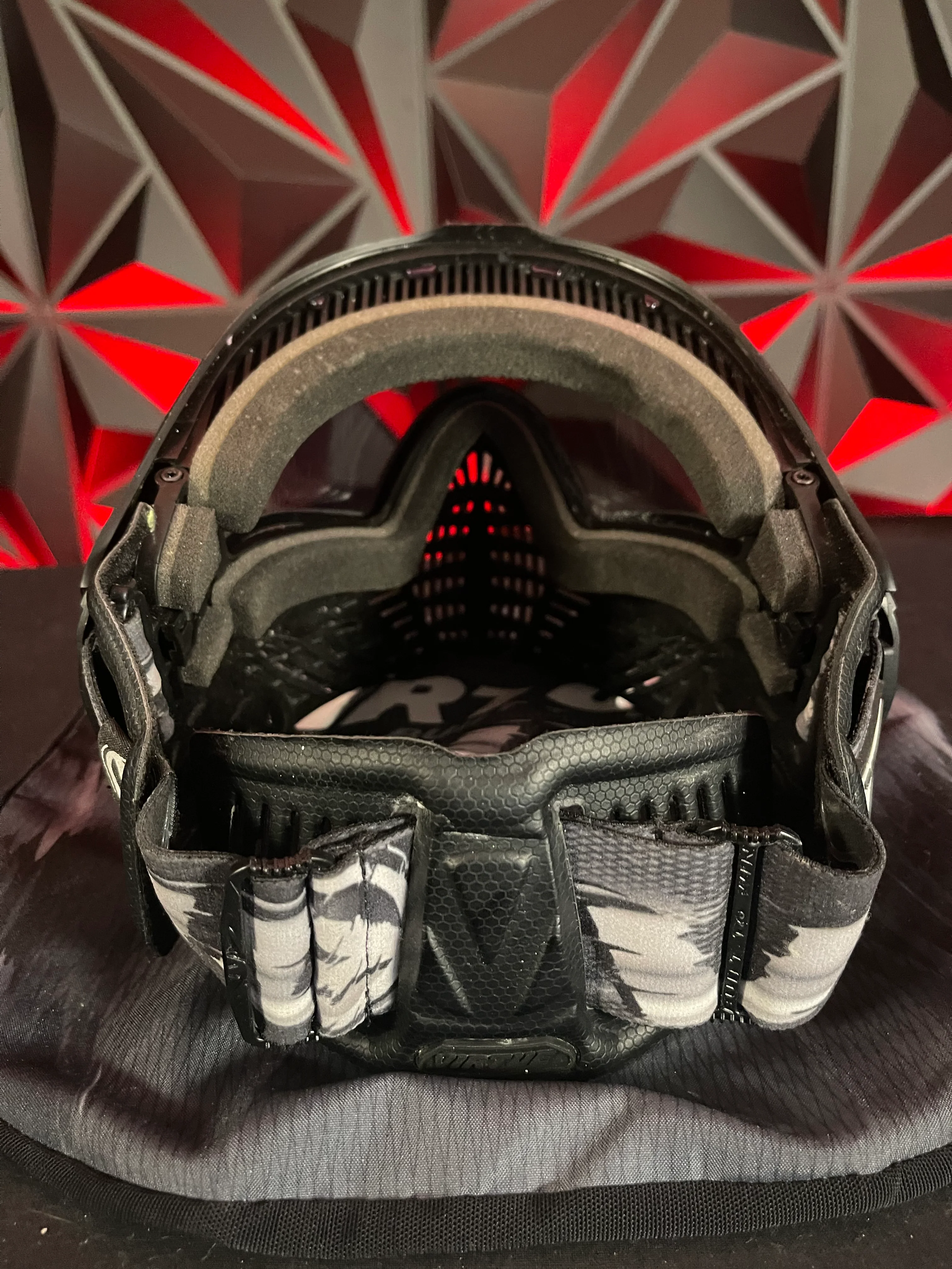 Used Virtue Vio Contour 2 Paintball Mask - Black w/Soft Goggle Bag - Image 5